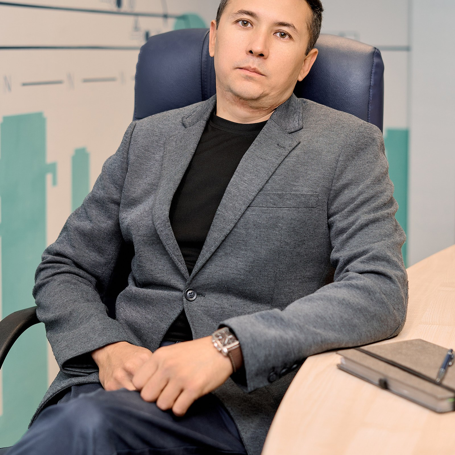 Производственная компания (Сотруднеики в интерьерах офиса). Профессиональный фотограф в Екатеринбурге Константин Зарипов