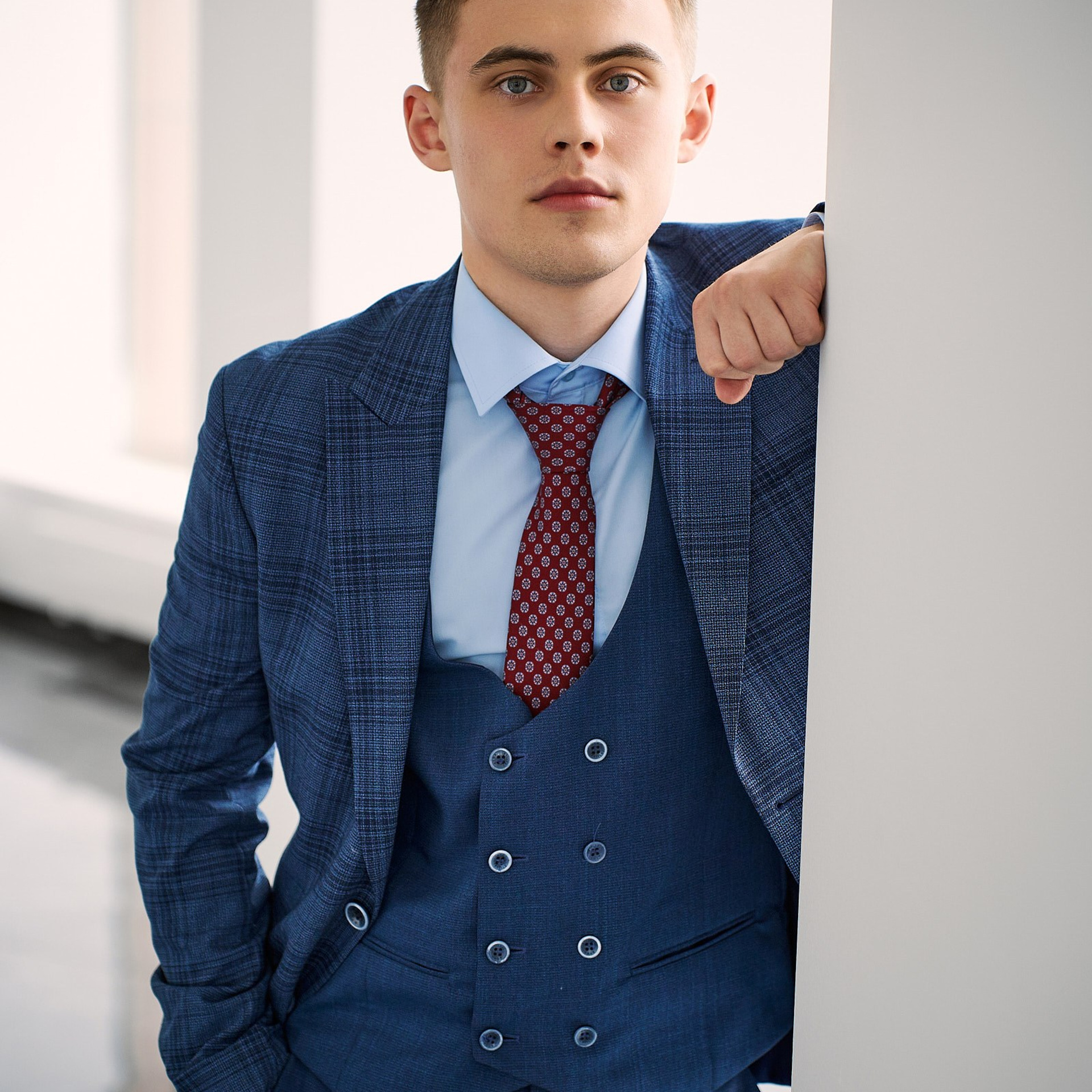 Группа компаний Априори (Портреты на белом фоне и в интерьерах + командные фото). Профессиональный фотограф в Екатеринбурге Константин Зарипов