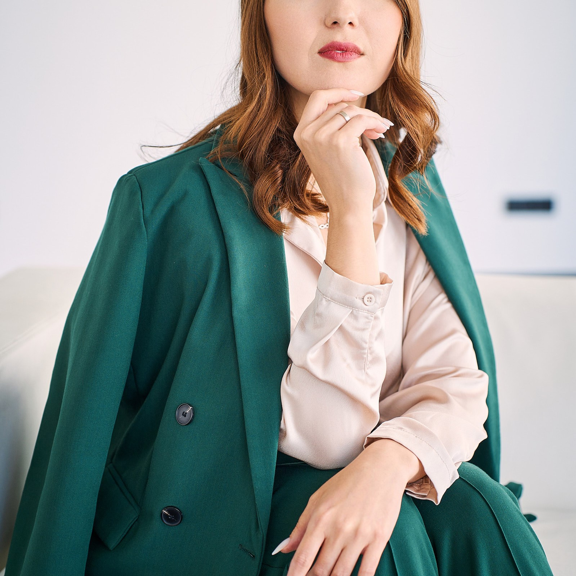 Группа компаний Априори (Портреты на белом фоне и в интерьерах + командные фото). Профессиональный фотограф в Екатеринбурге Константин Зарипов