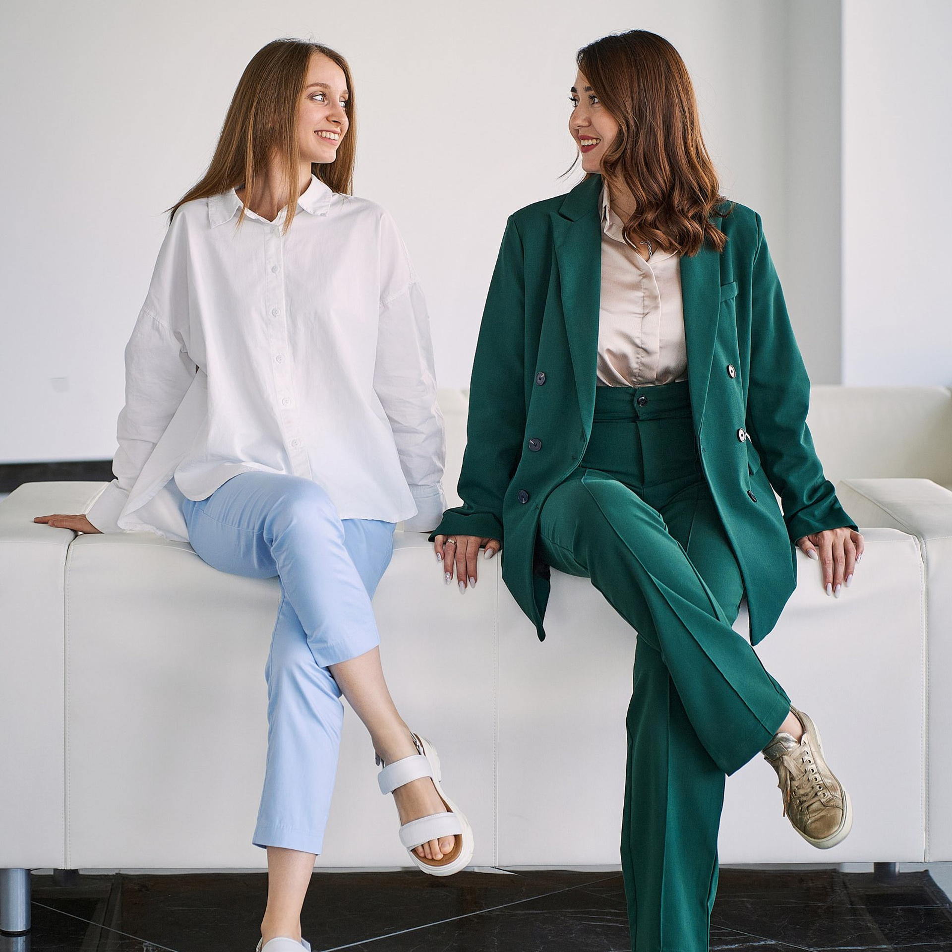 Группа компаний Априори (Портреты на белом фоне и в интерьерах + командные фото). Профессиональный фотограф в Екатеринбурге Константин Зарипов