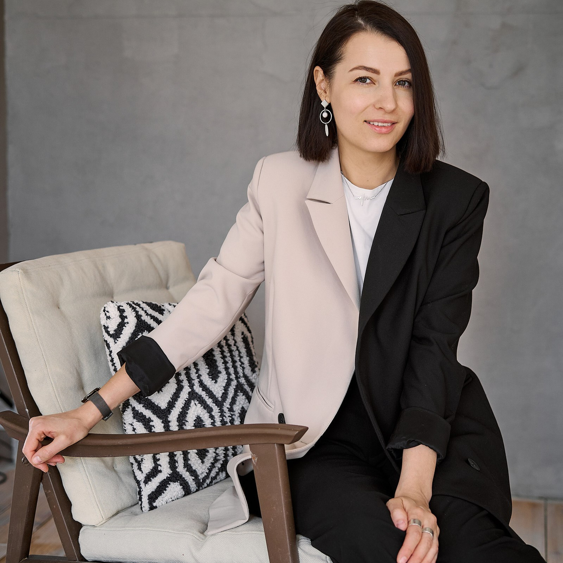 Агентство недвижимости Этажи (Сотрудники в интерьерах офиса или студии). Профессиональный фотограф в Екатеринбурге Константин Зарипов