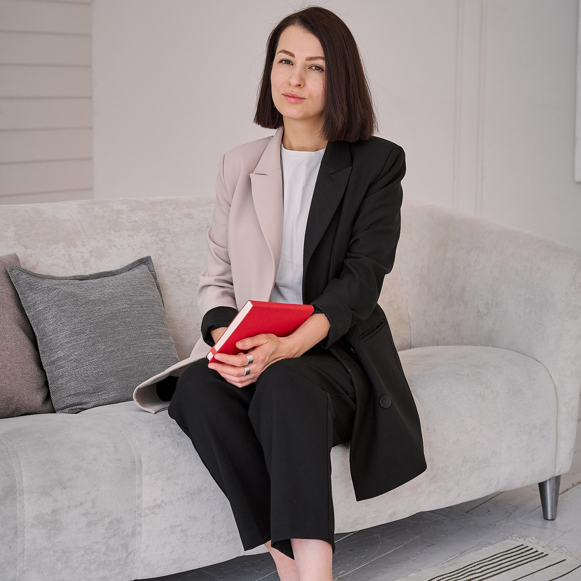 Агентство недвижимости Этажи (Сотрудники в интерьерах офиса или студии). Профессиональный фотограф в Екатеринбурге Константин Зарипов