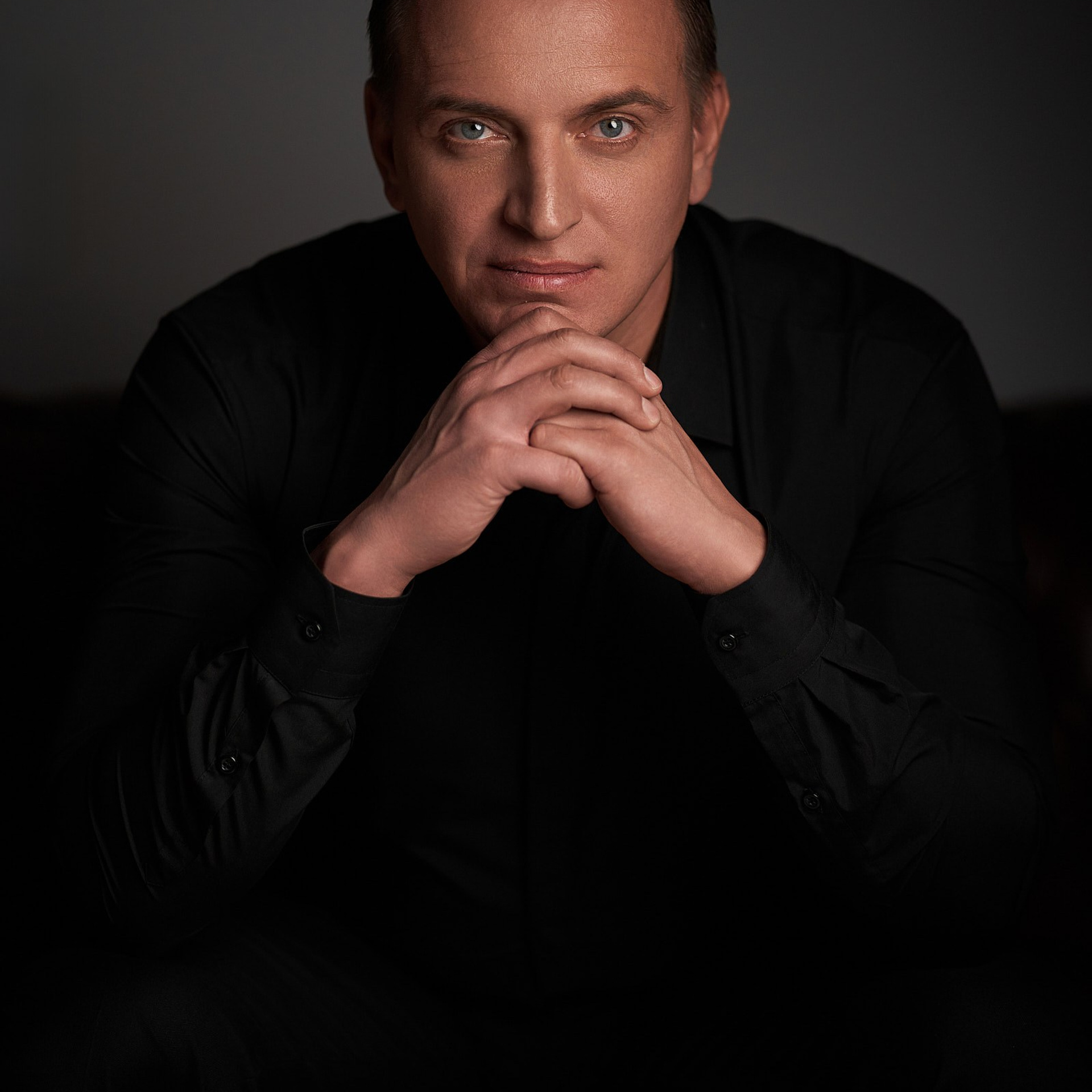 Портрет руководителя для печатных изданий (в интерьерах офиса). Профессиональный фотограф в Екатеринбурге Константин Зарипов