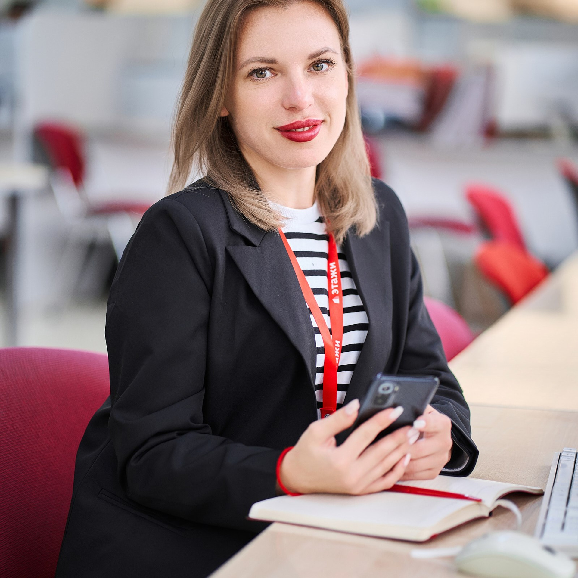 Агентство недвижимости Этажи (Сотрудники в интерьерах офиса или студии). Профессиональный фотограф в Екатеринбурге Константин Зарипов