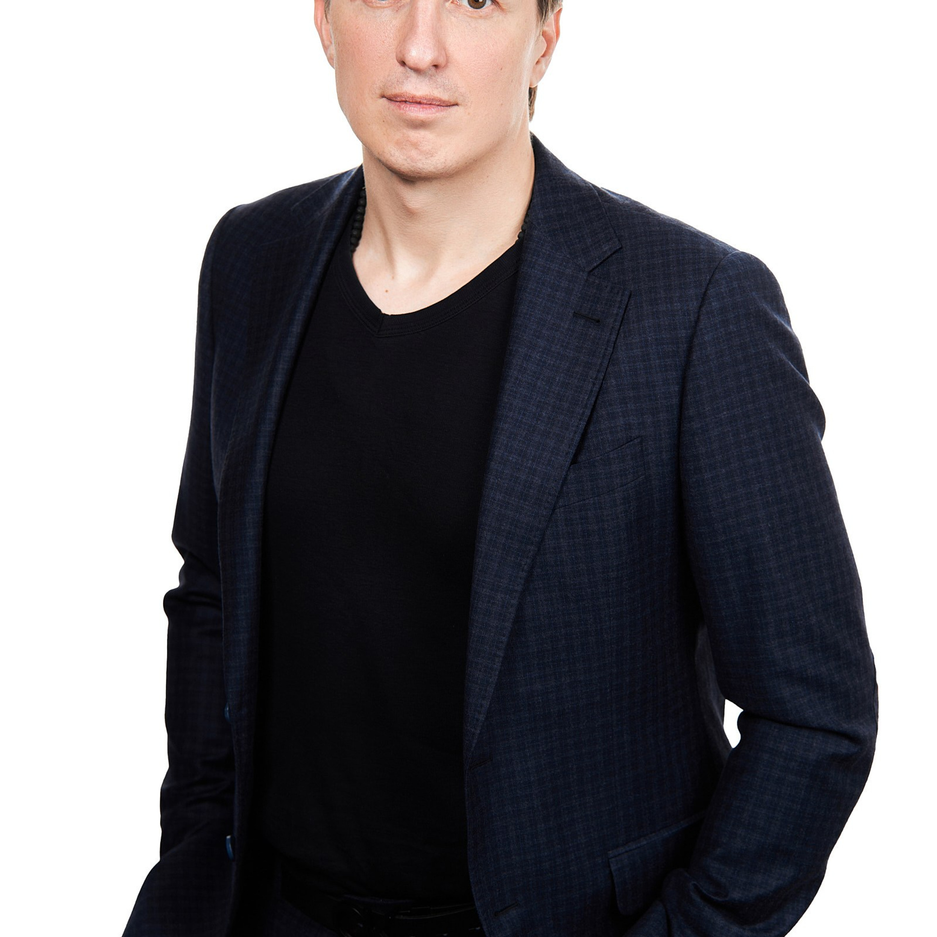 СКБ-контур (портреты в интерьерах офиса и на белом фоне). Профессиональный фотограф в Екатеринбурге Константин Зарипов