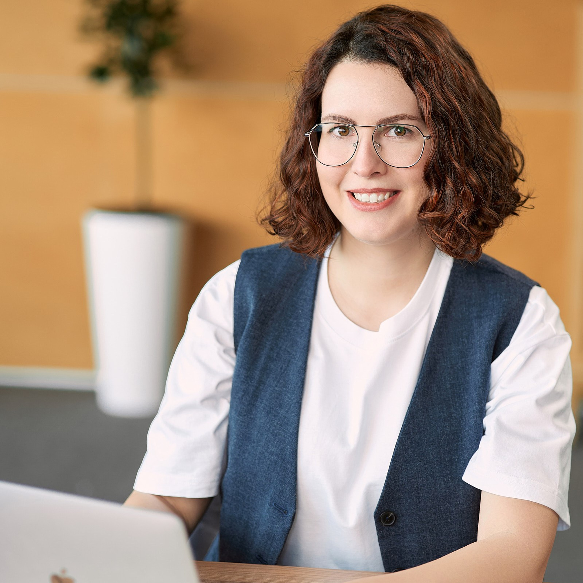 СКБ-контур (портреты в интерьерах офиса и на белом фоне). Профессиональный фотограф в Екатеринбурге Константин Зарипов