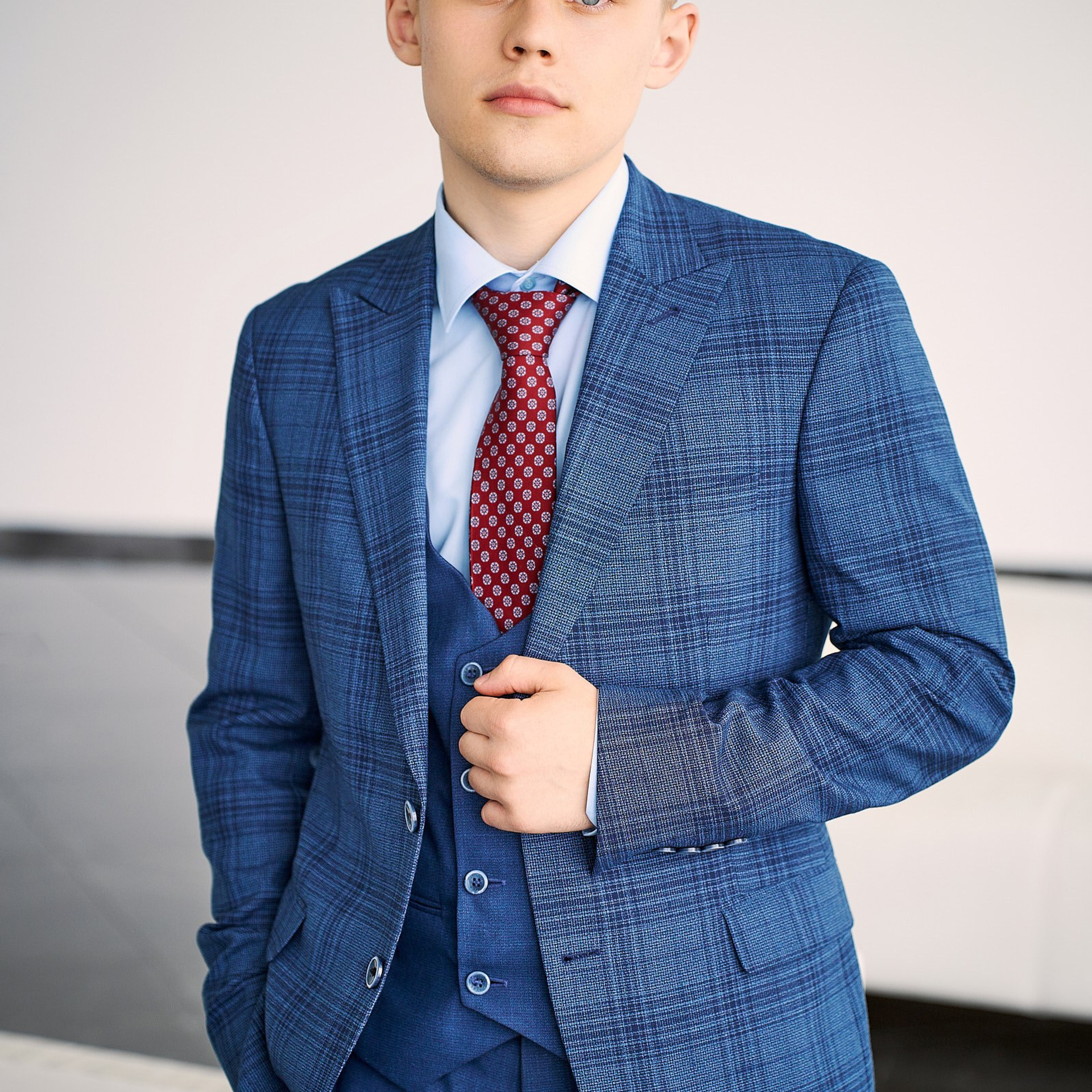 Группа компаний Априори (Портреты на белом фоне и в интерьерах + командные фото). Профессиональный фотограф в Екатеринбурге Константин Зарипов