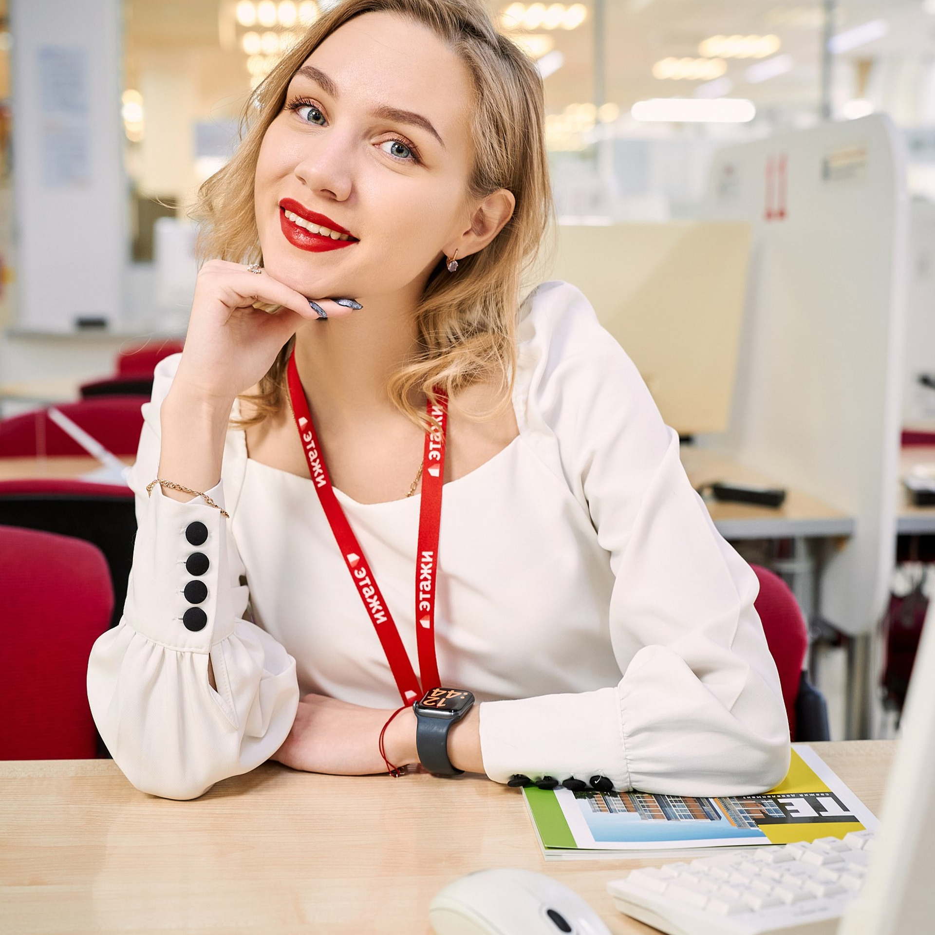 Агентство недвижимости Этажи (Сотрудники в интерьерах офиса или студии). Профессиональный фотограф в Екатеринбурге Константин Зарипов