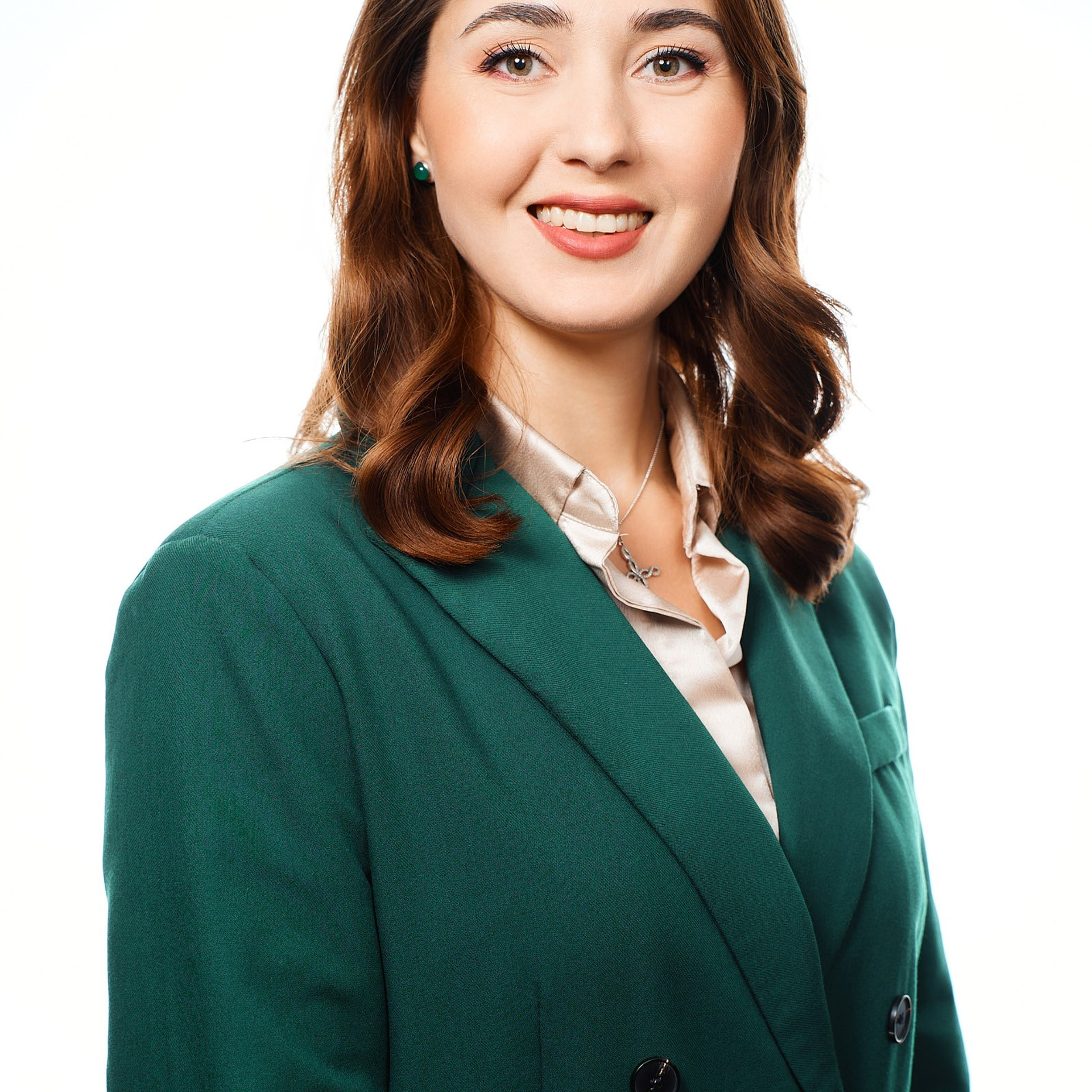 Группа компаний Априори (Портреты на белом фоне и в интерьерах + командные фото). Профессиональный фотограф в Екатеринбурге Константин Зарипов