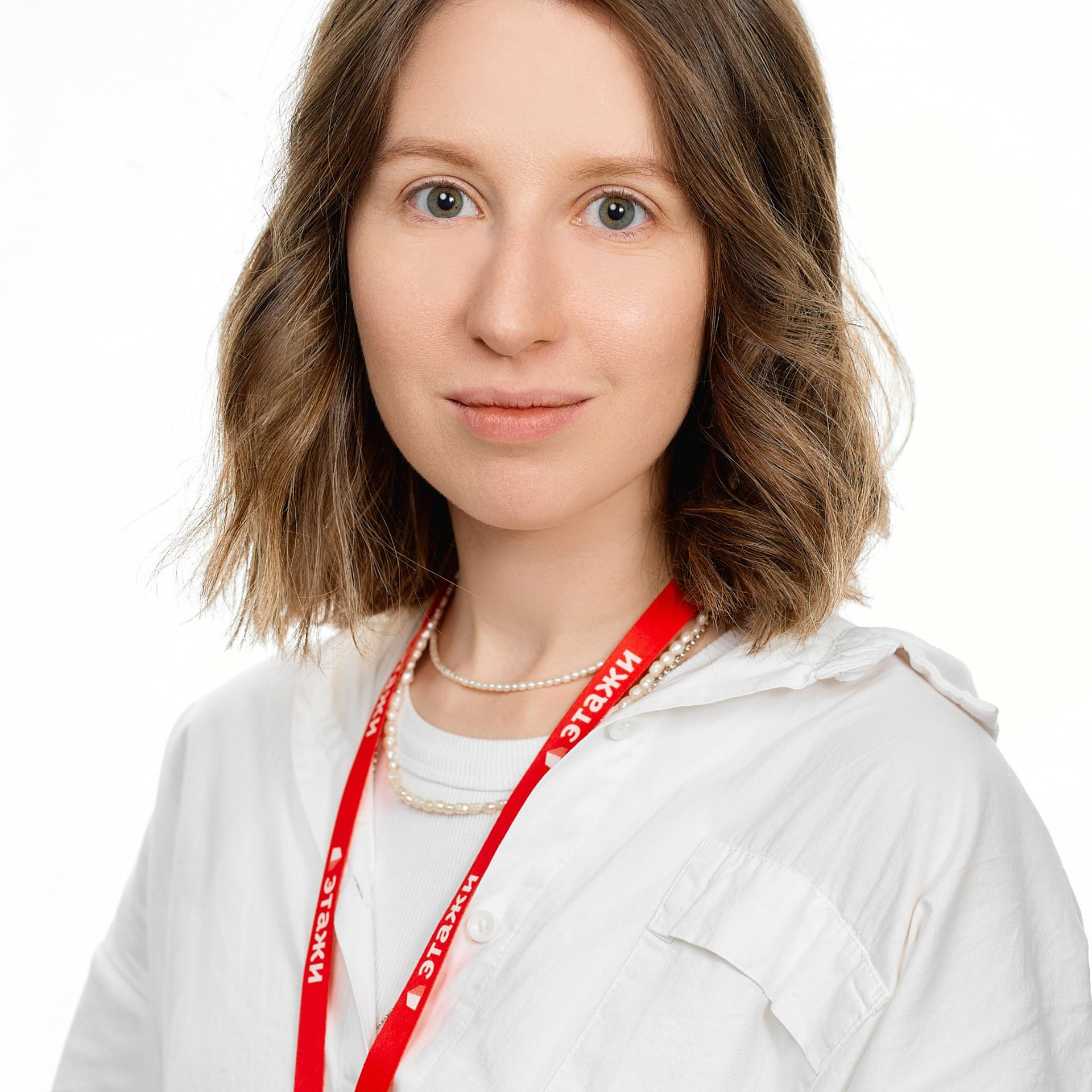 Агентство недвижимости ЭТАЖИ (Сотрудники на белом фоне). Профессиональный фотограф в Екатеринбурге Константин Зарипов