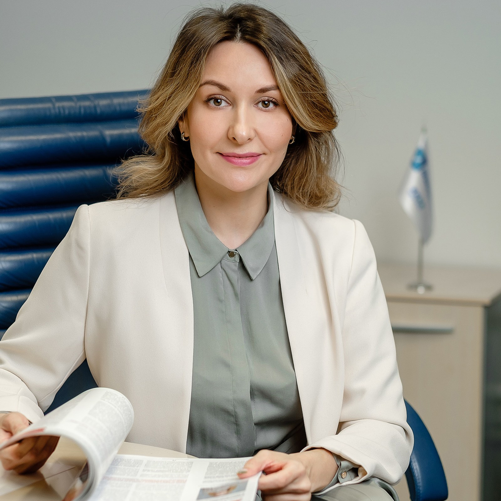 Производственная компания (Сотруднеики в интерьерах офиса)