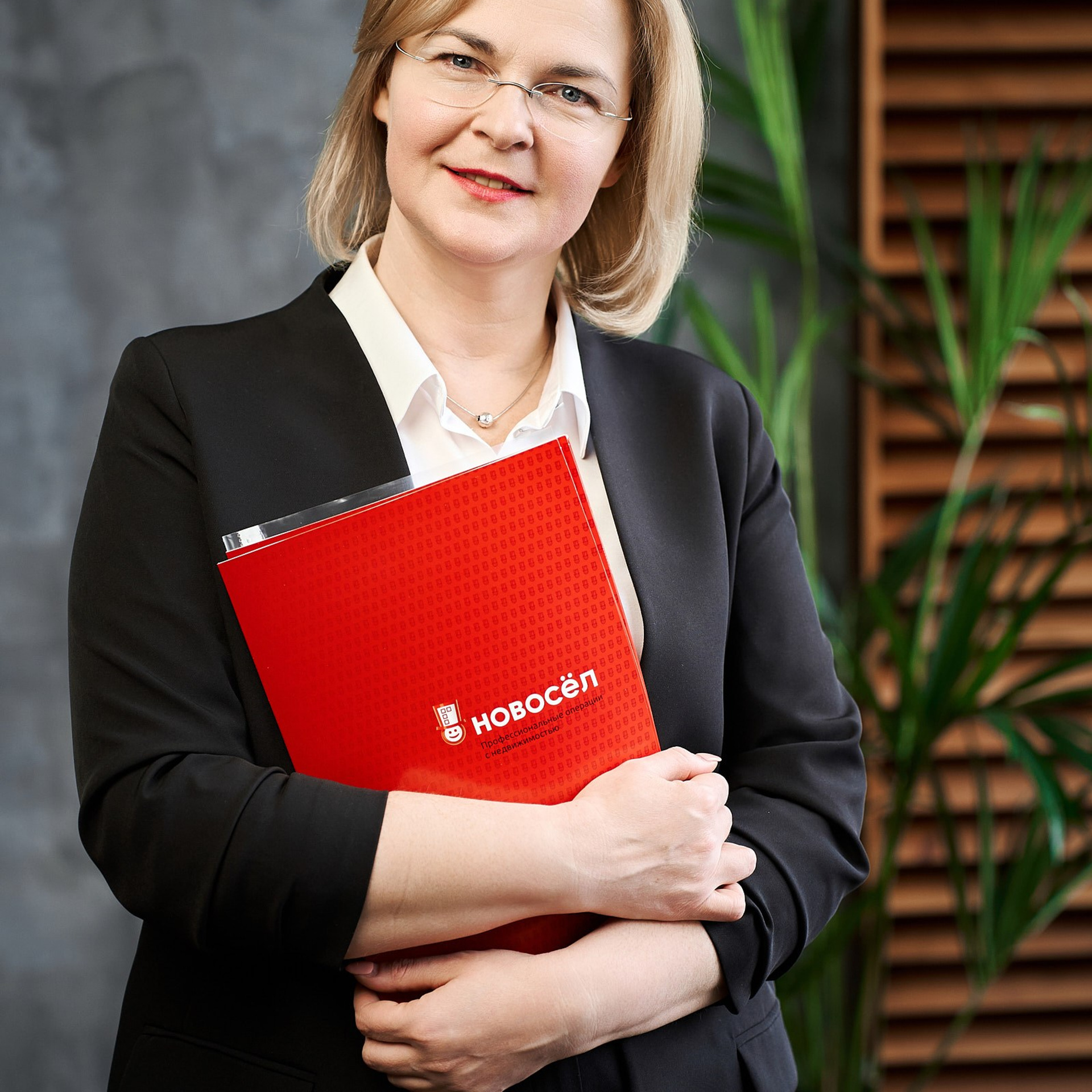 Агентство недвижимости Новосел (Сотрудники в студии). Профессиональный фотограф в Екатеринбурге Константин Зарипов