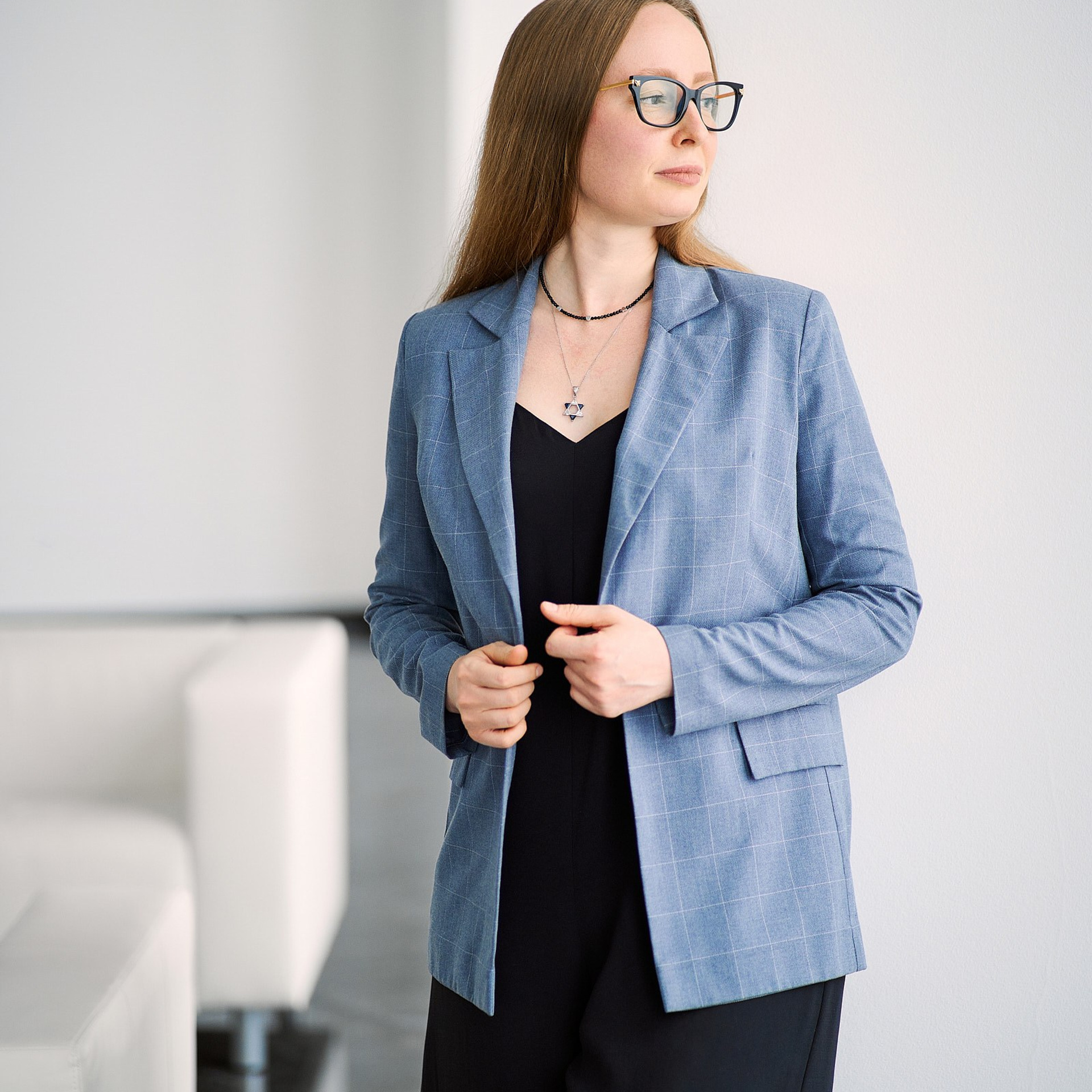 Группа компаний Априори (Портреты на белом фоне и в интерьерах + командные фото). Профессиональный фотограф в Екатеринбурге Константин Зарипов