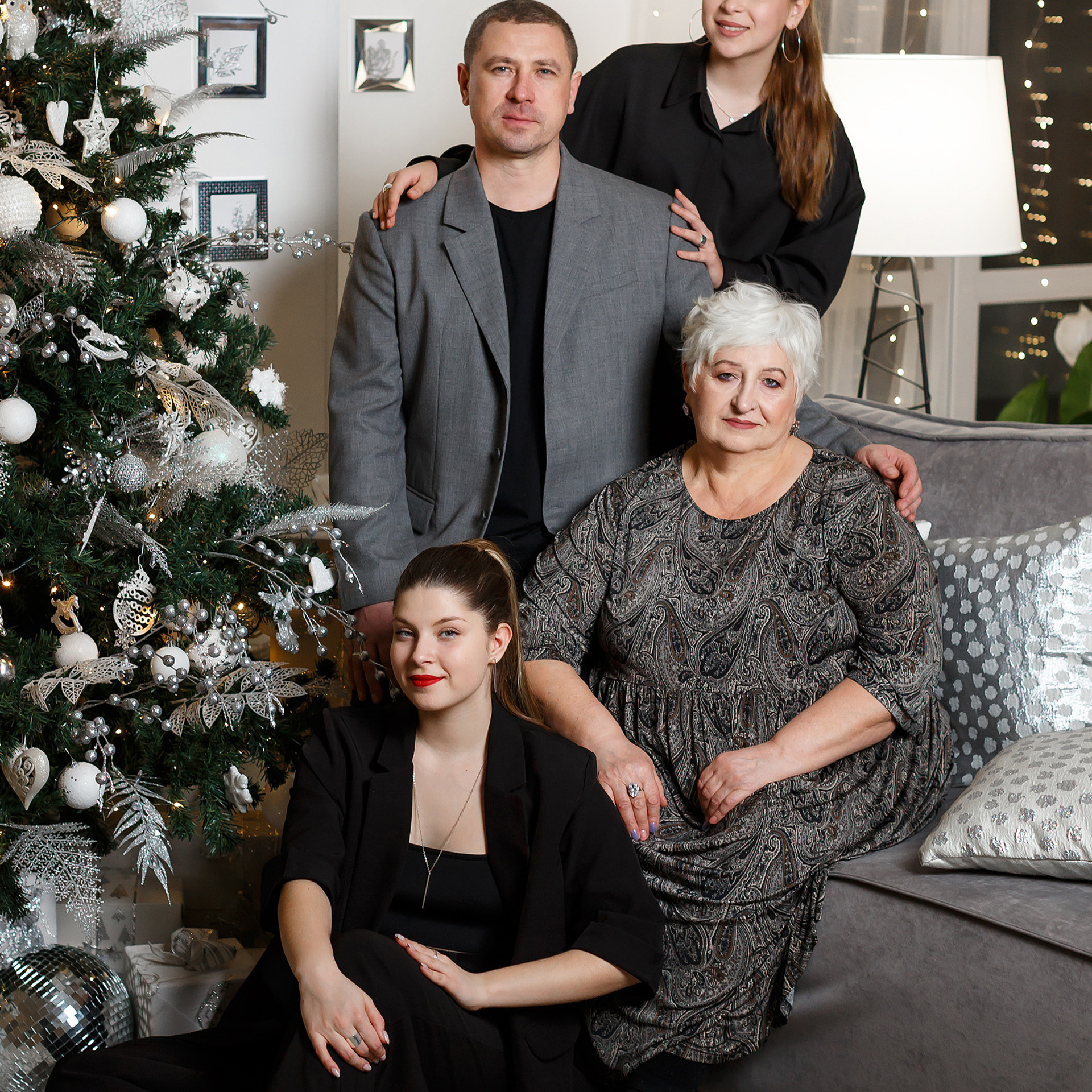 Мама, сын и внучки