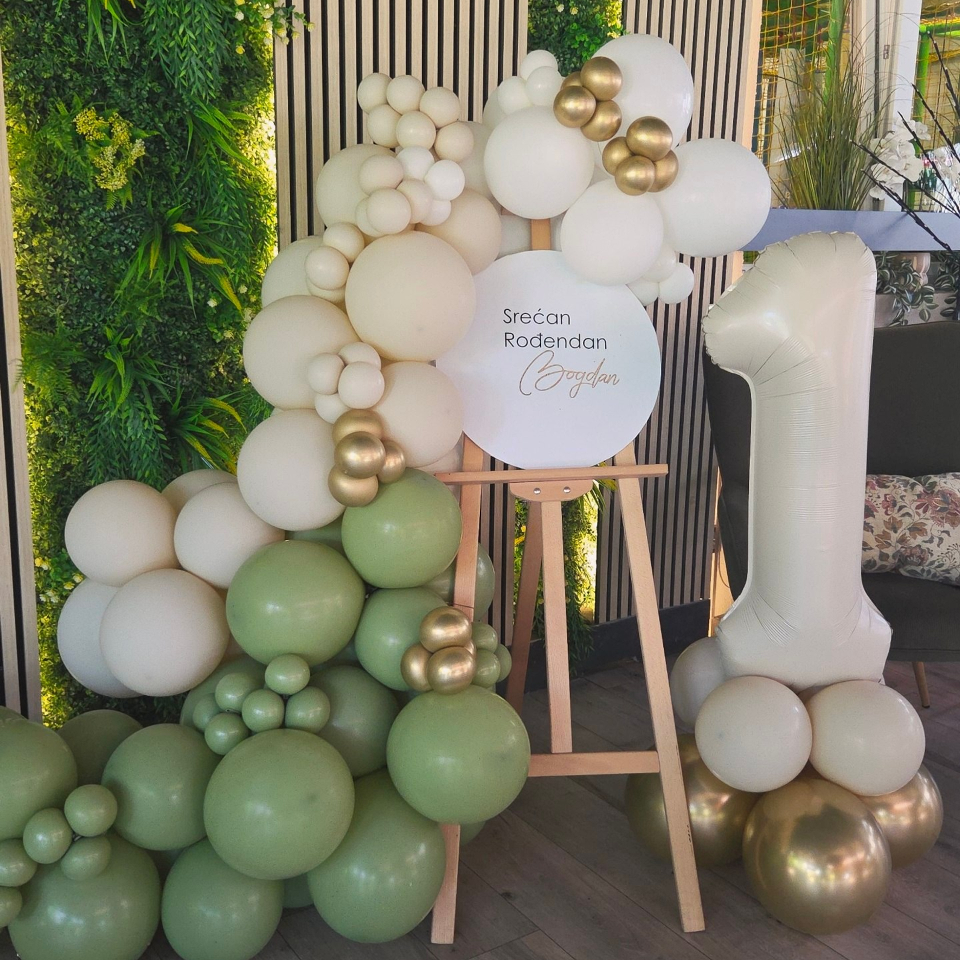 Dekoracija od balona u Novom Sadu Dekoracija od balona u Beogradu balloons decorations Novi Sad balloons decorations Belgrade. Balone sa helijimom. Dekoracije balone. Dostava balone. Grad Novi Sad