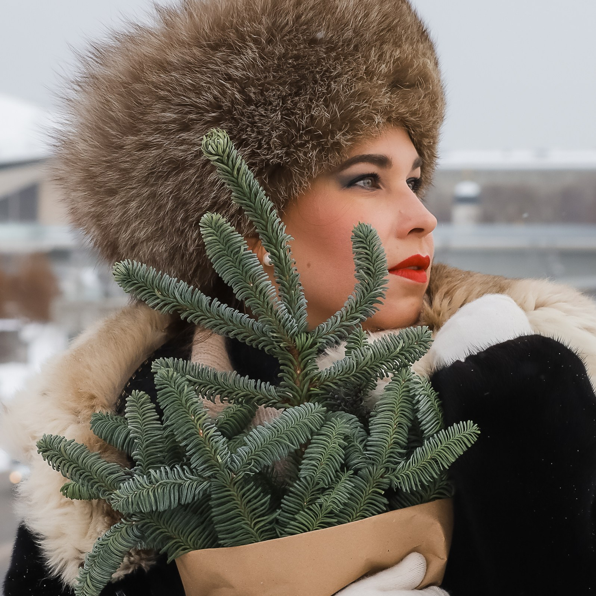 R. G. АЛЕКСАНДРА