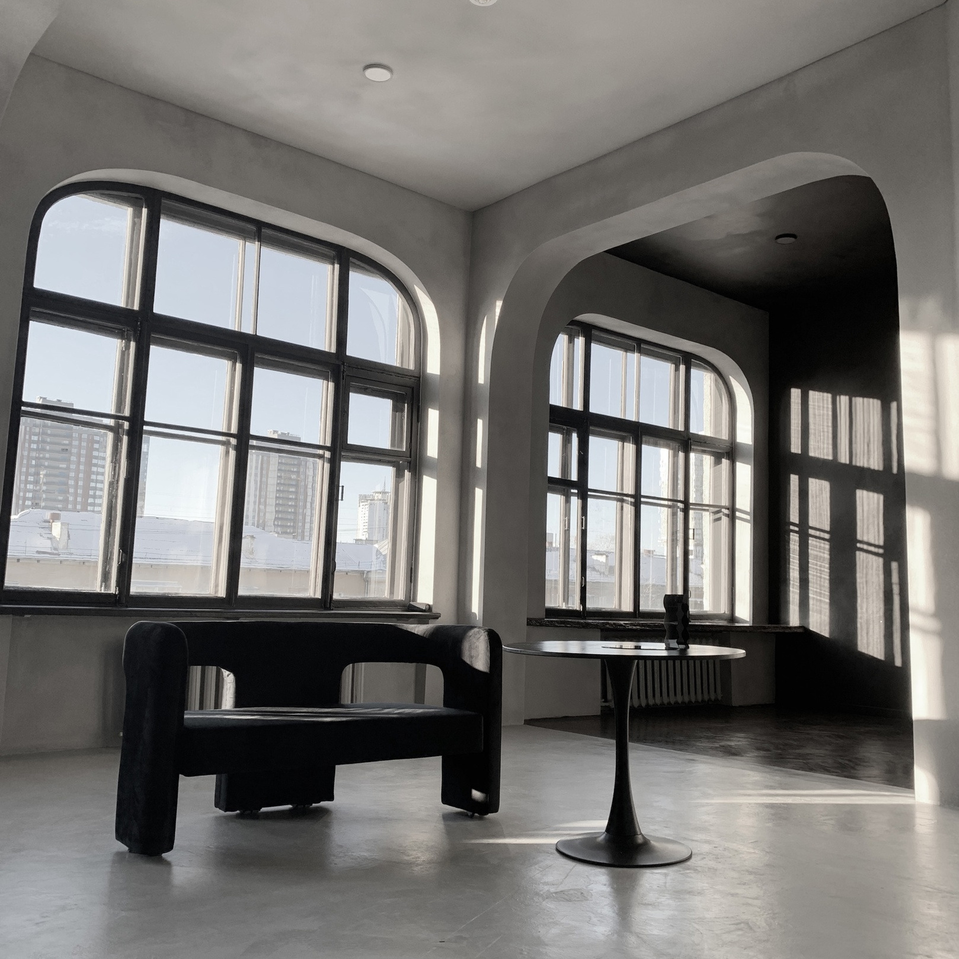 Maneken, зал Dark