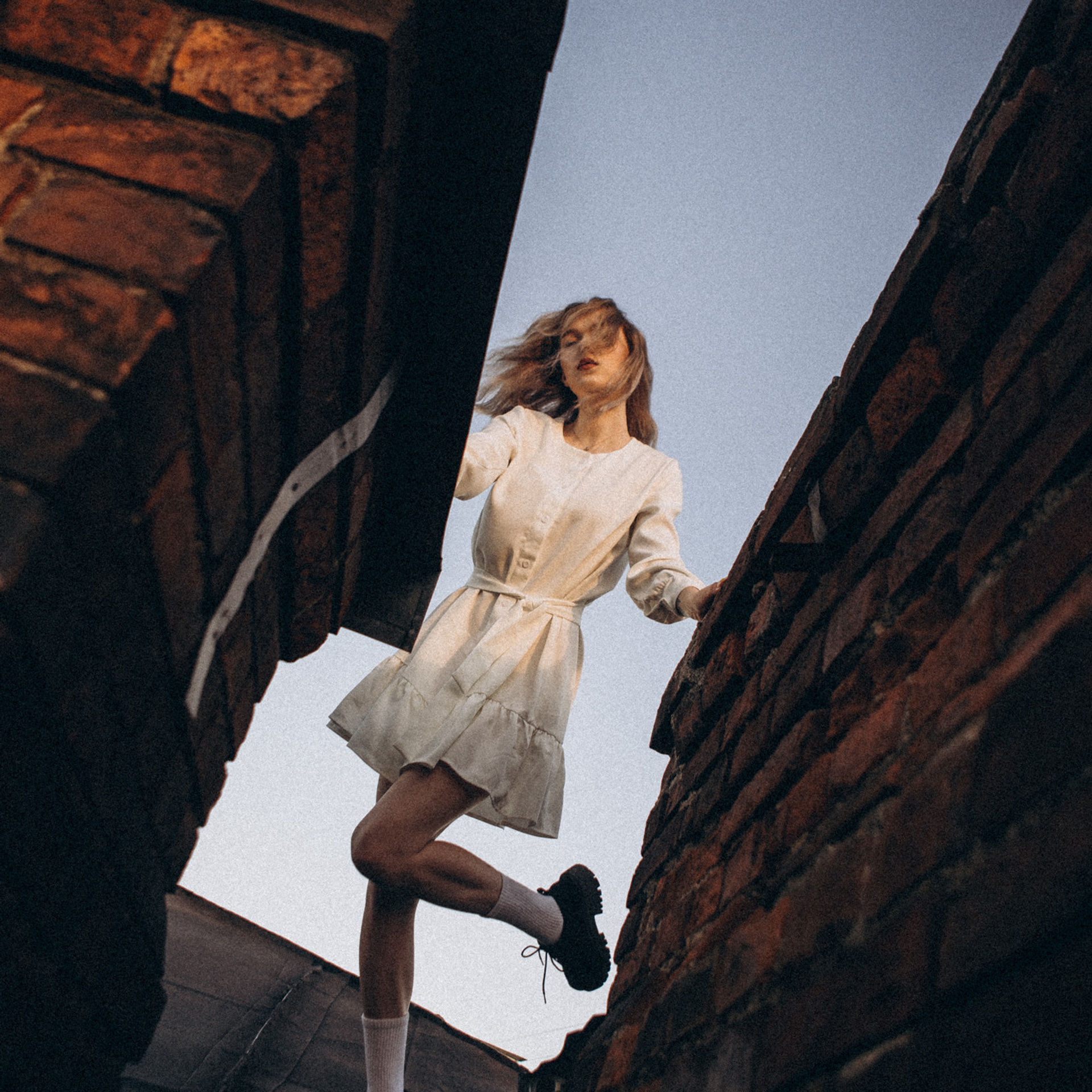 Давай встречать закат на крыше?