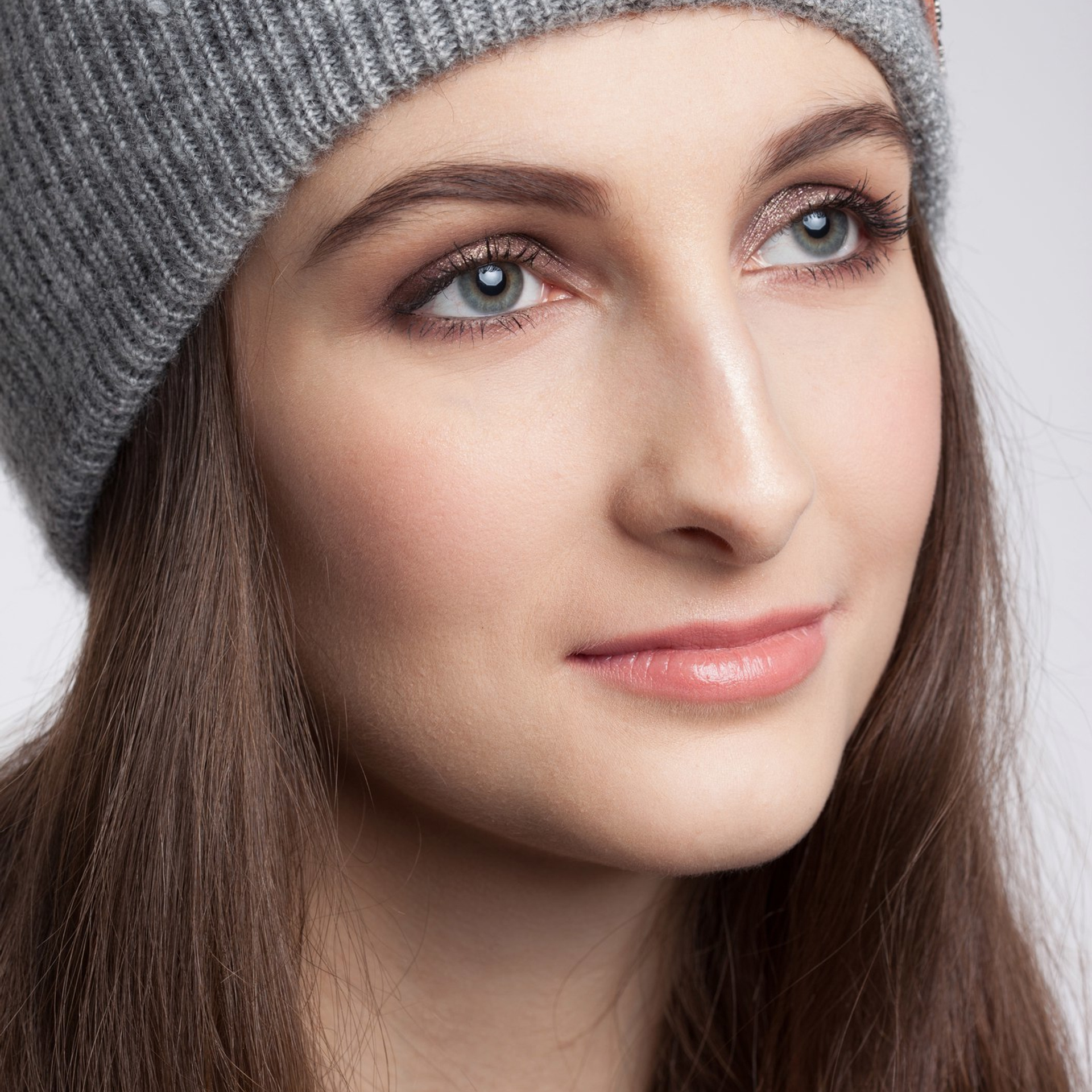 3 и более  источников света