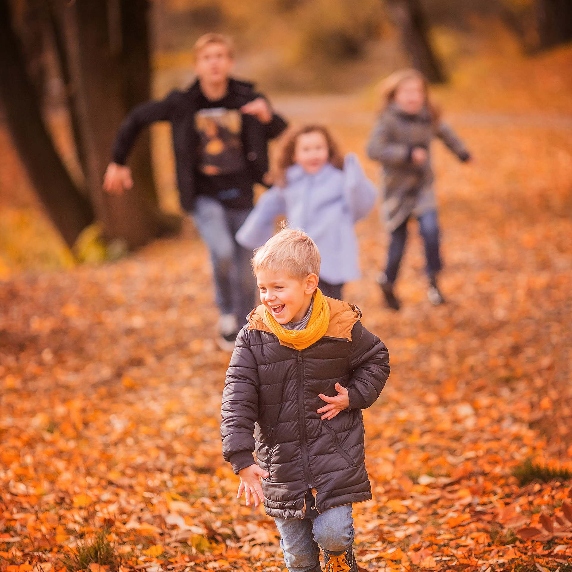 Осенняя прогулка с большой семьей
