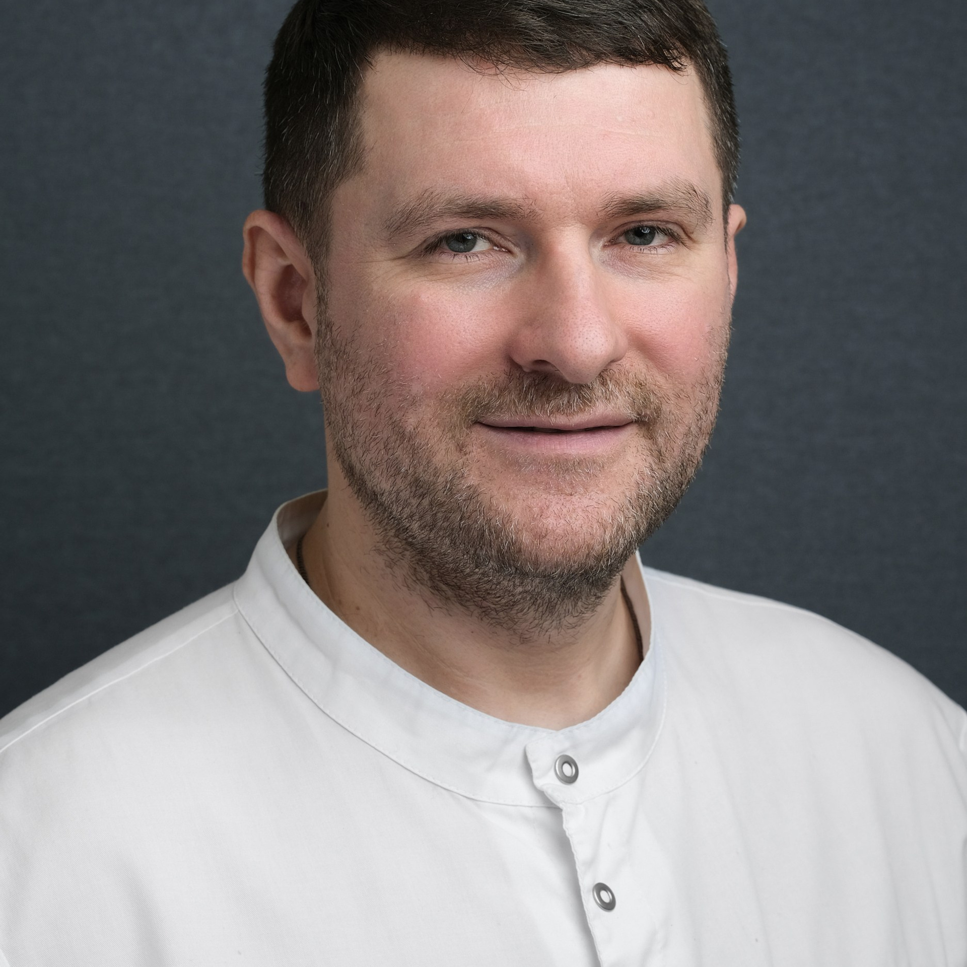 Портретная фотосъемка сотрудников. Корпоративная фотосессия сотрудников. Офисная фотосессия для сотрудников