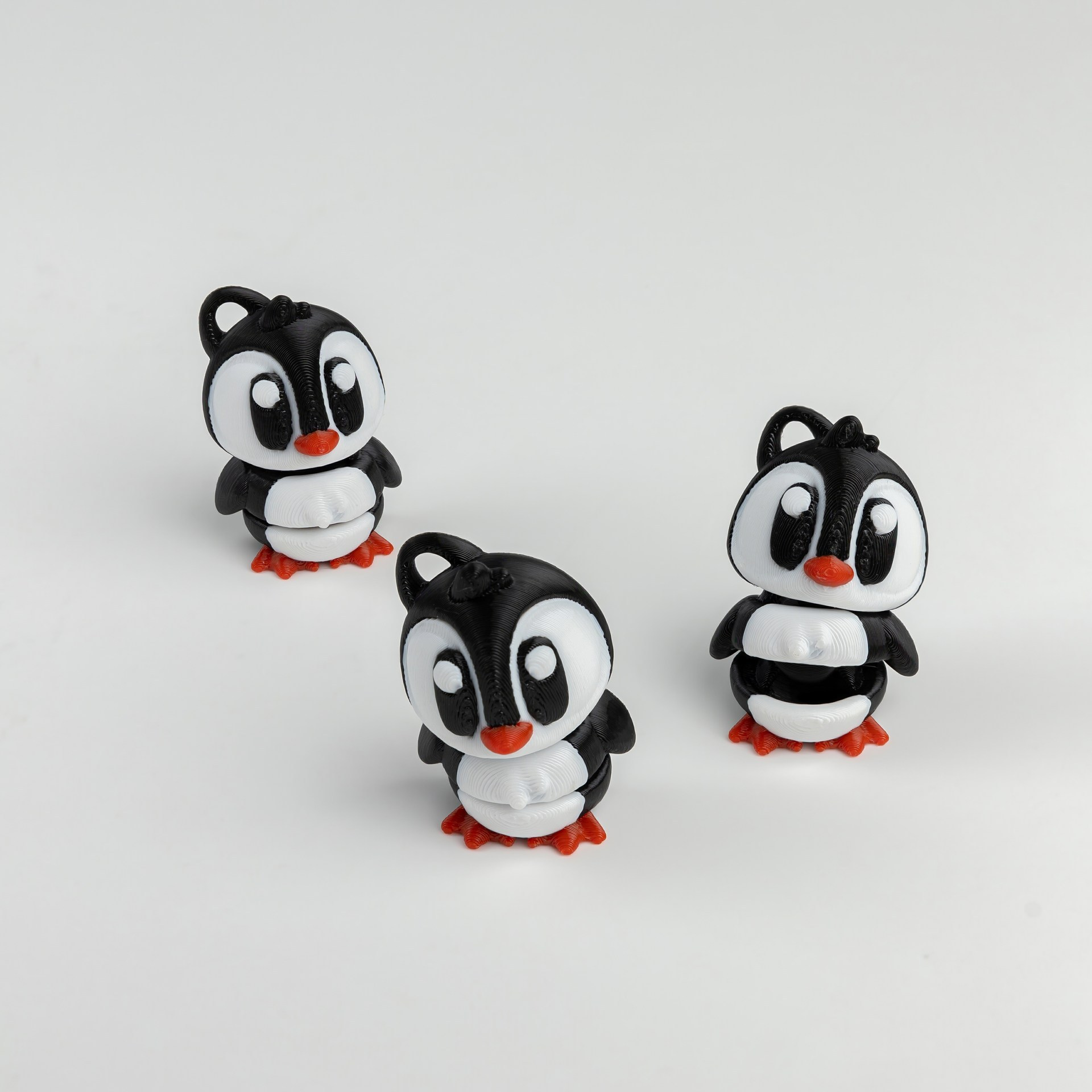 Фигурки на&nbsp;белом фоне