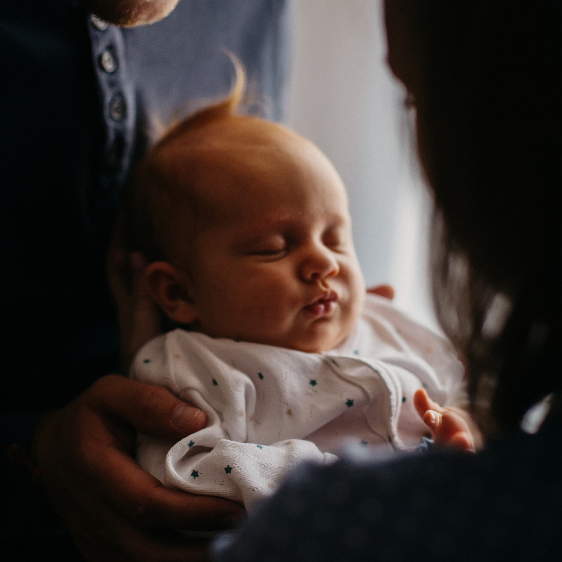 Маленькая Евочка с мамой и папой