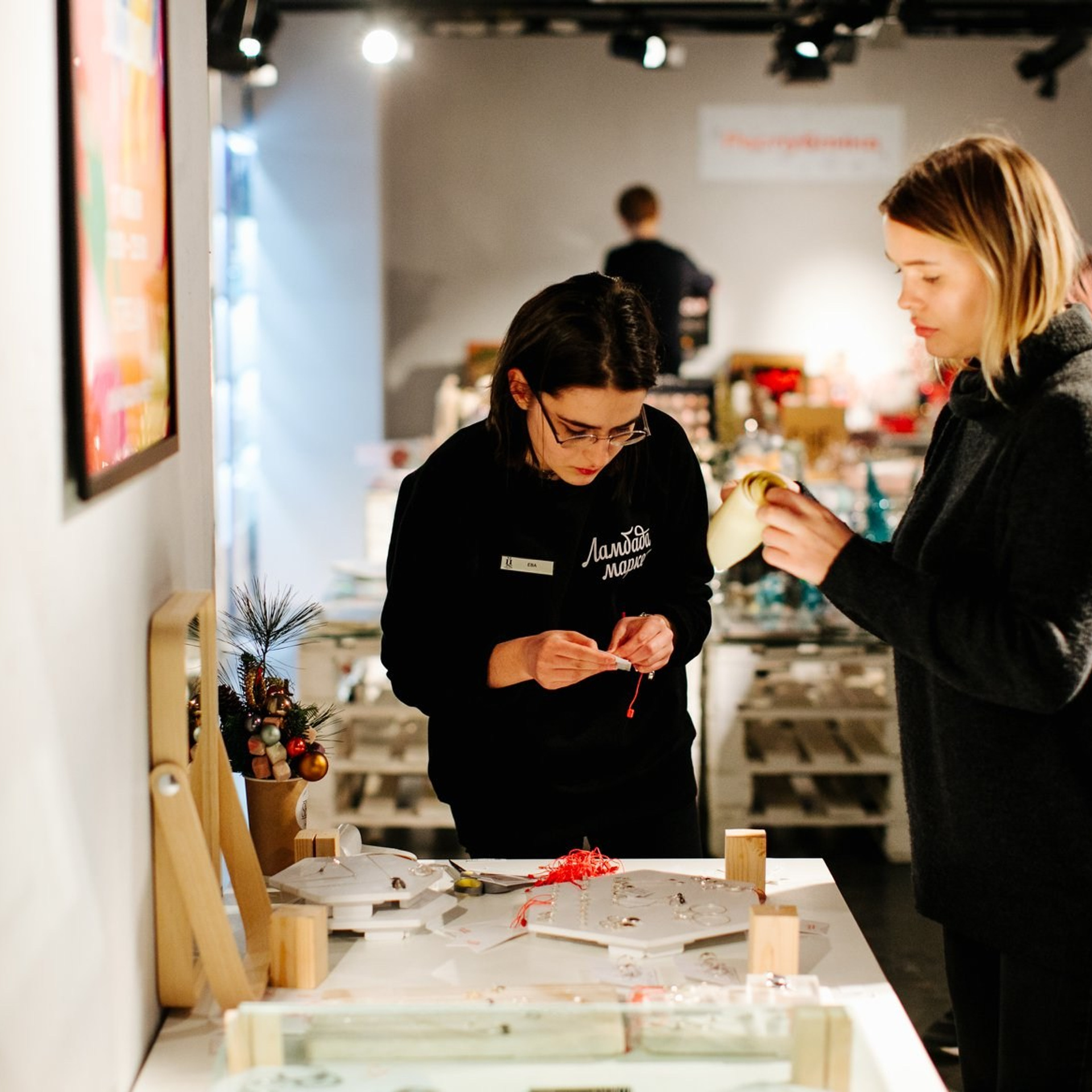 Открытие корнера в универмаге «Цветной» 1 декабря 2018 / фото Валерий Белобеев