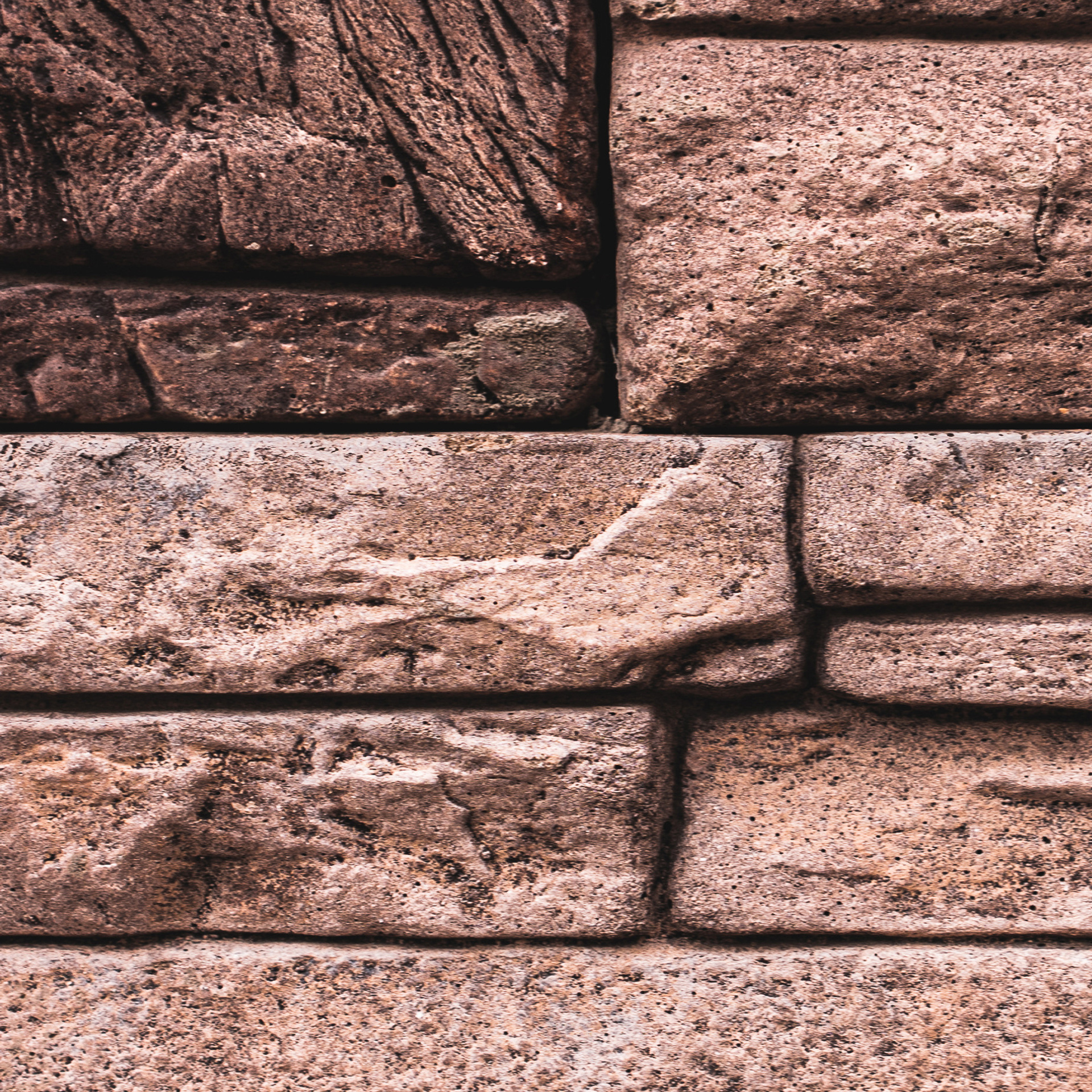 каменная стена из кирпичей