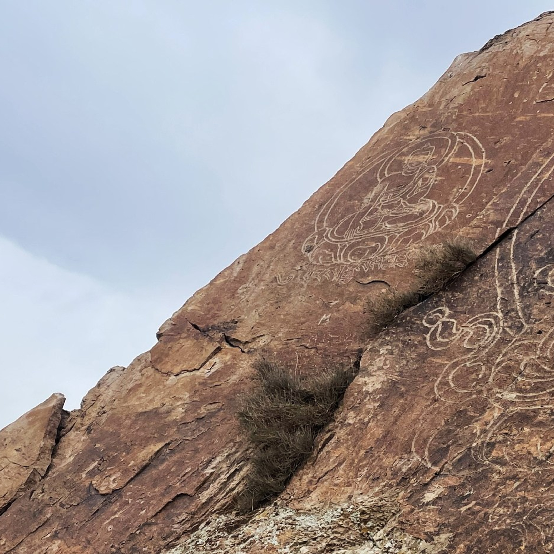 Экскурсия и тур в Крепость Номад и к Петроглифам Тамгалы Тас Будда из Алматы