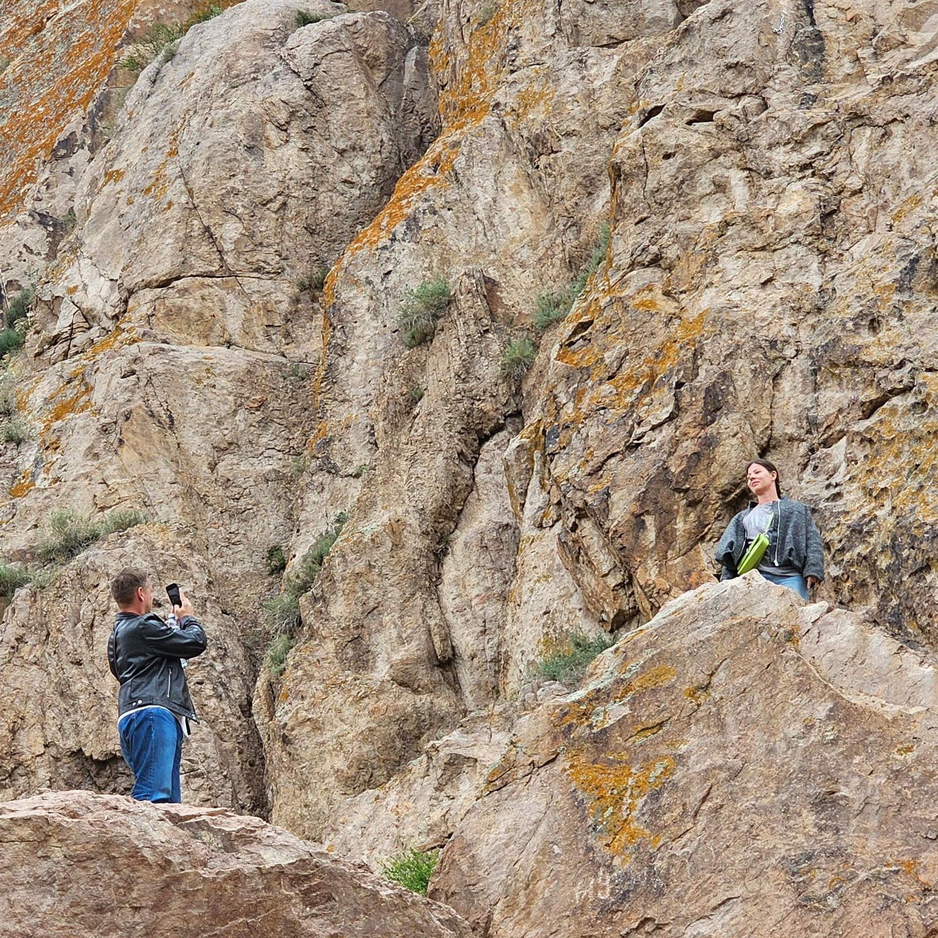 Экскурсия и тур в Крепость Номад и к Петроглифам Тамгалы Тас Будда из Алматы