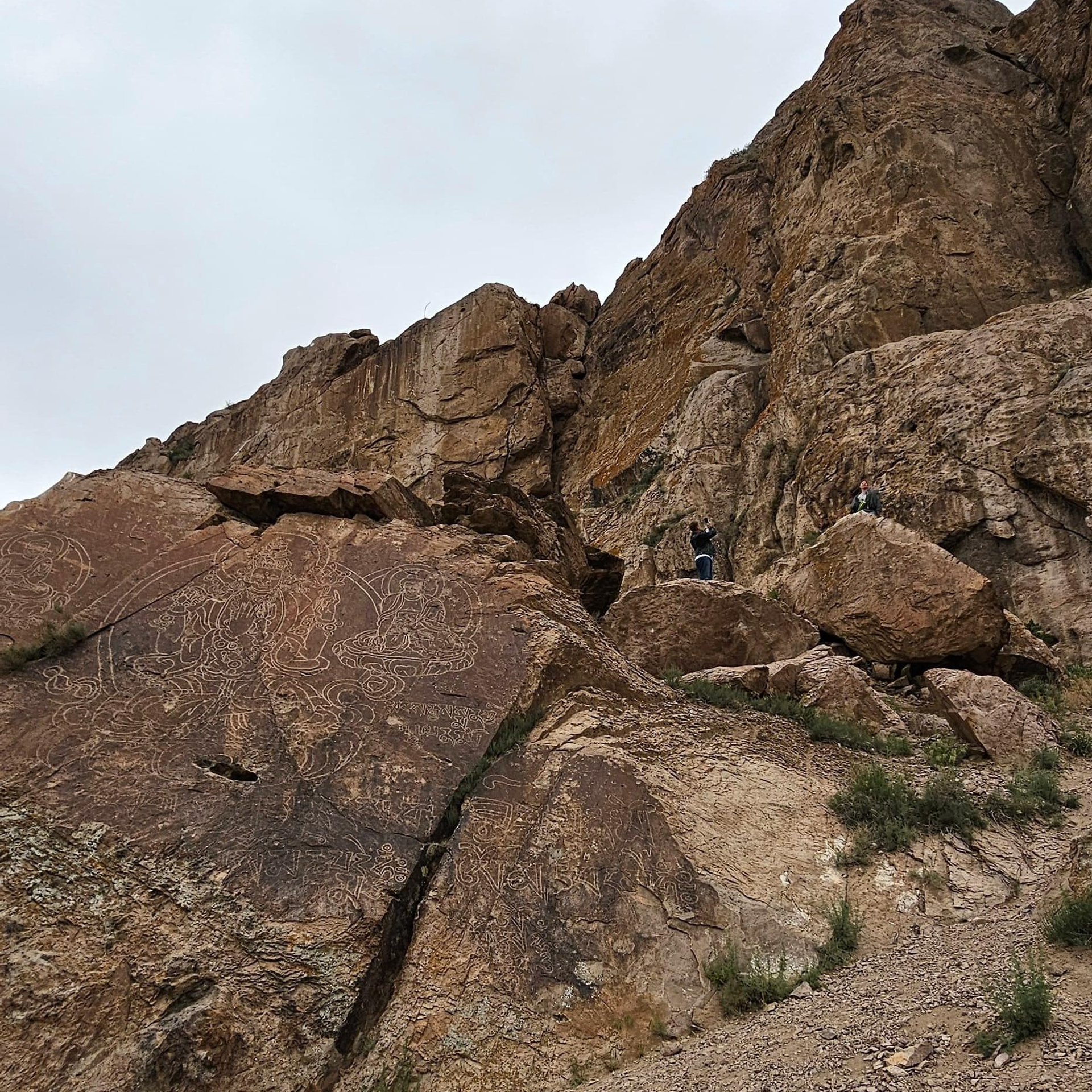 Экскурсия и тур в Крепость Номад и к Петроглифам Тамгалы Тас Будда из Алматы