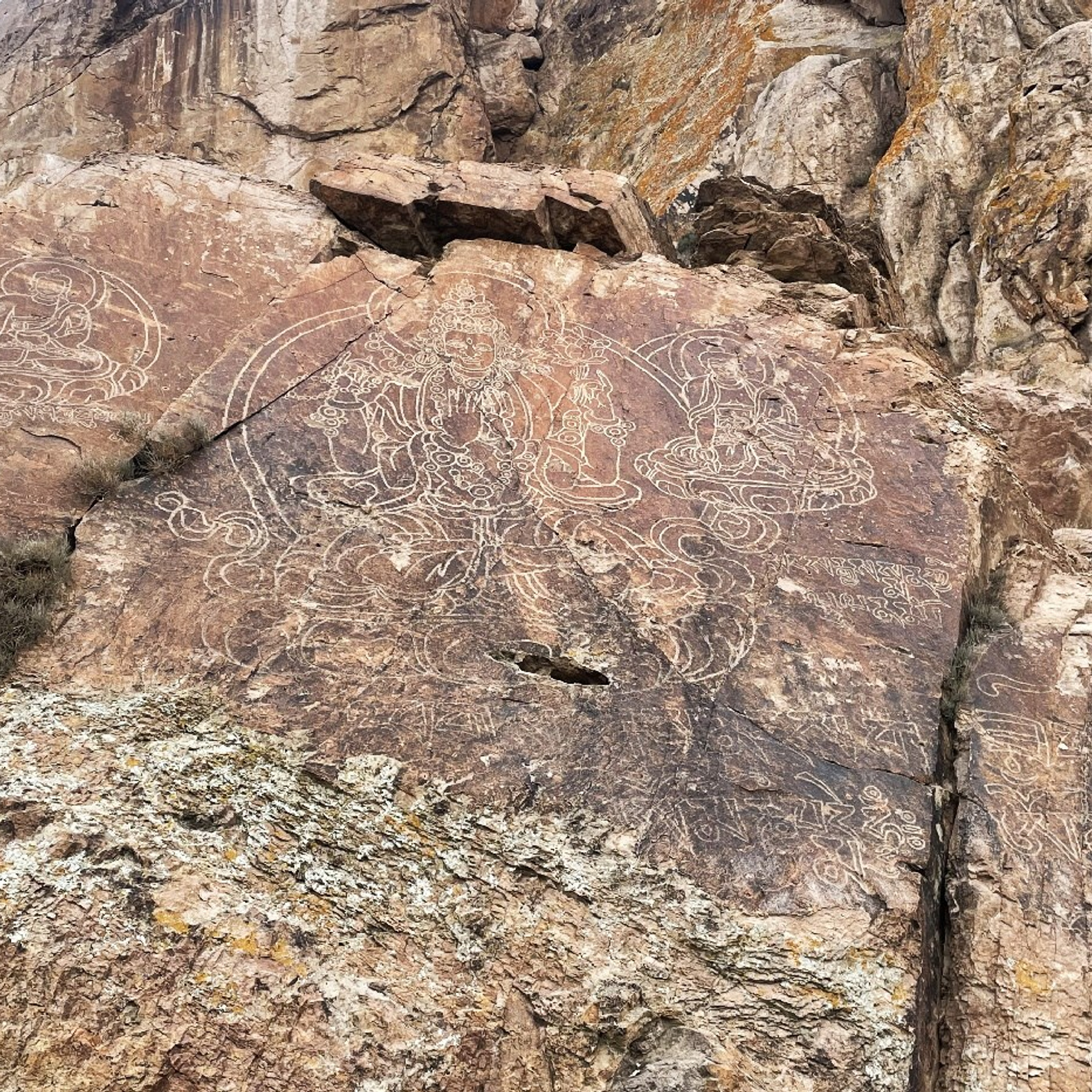 Экскурсия и тур в Крепость Номад и к Петроглифам Тамгалы Тас Будда из Алматы