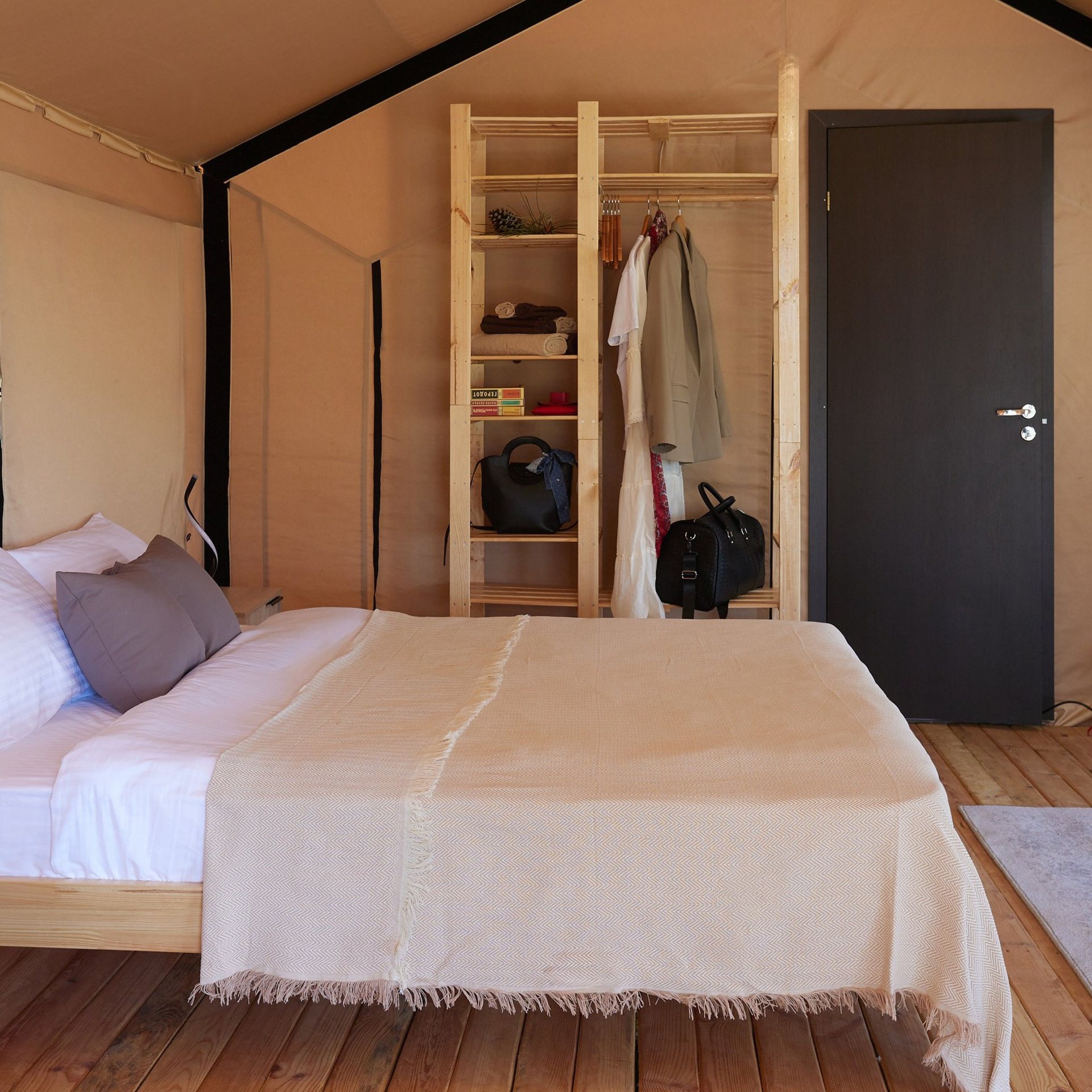 Недвижимость. RetroChic Фото