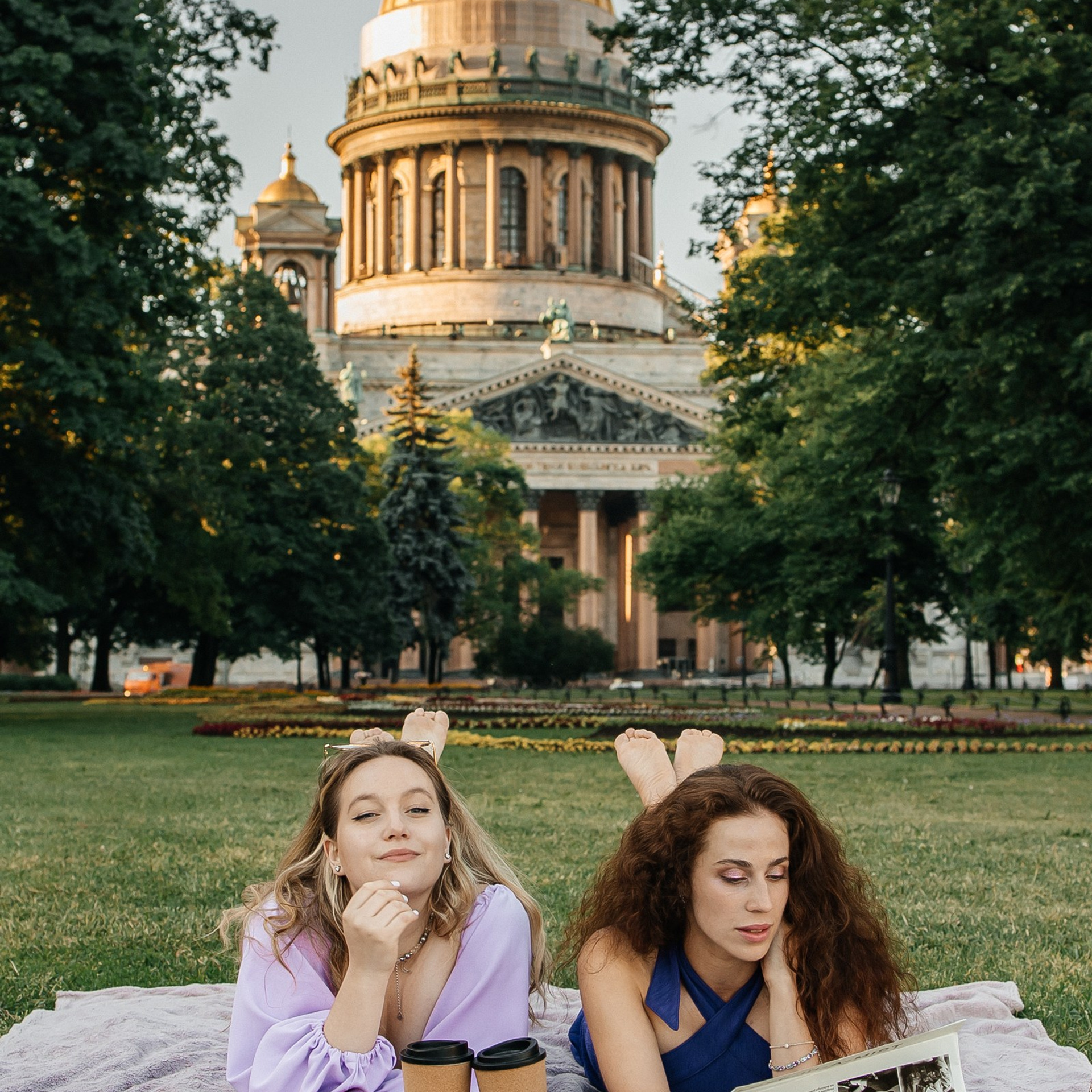 Две подруги. Прогулка на рассвете.