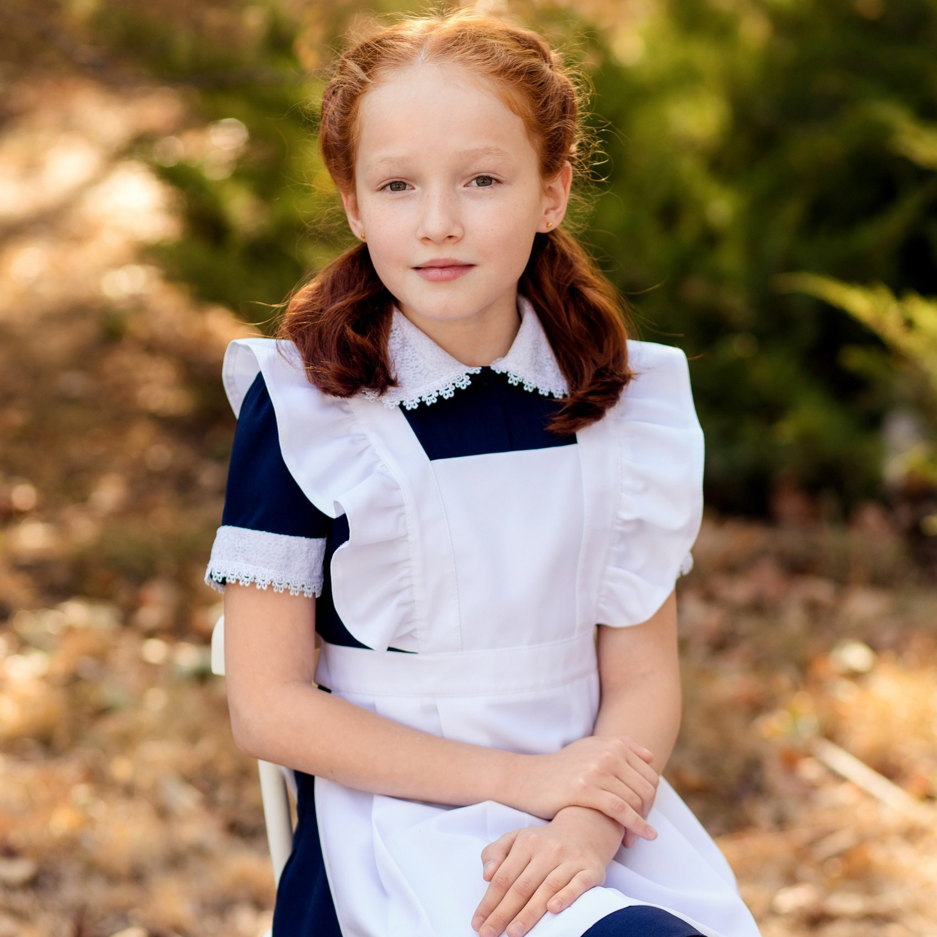 Портрет ученицы 4 класса для выпускного альбома в естественном стиле