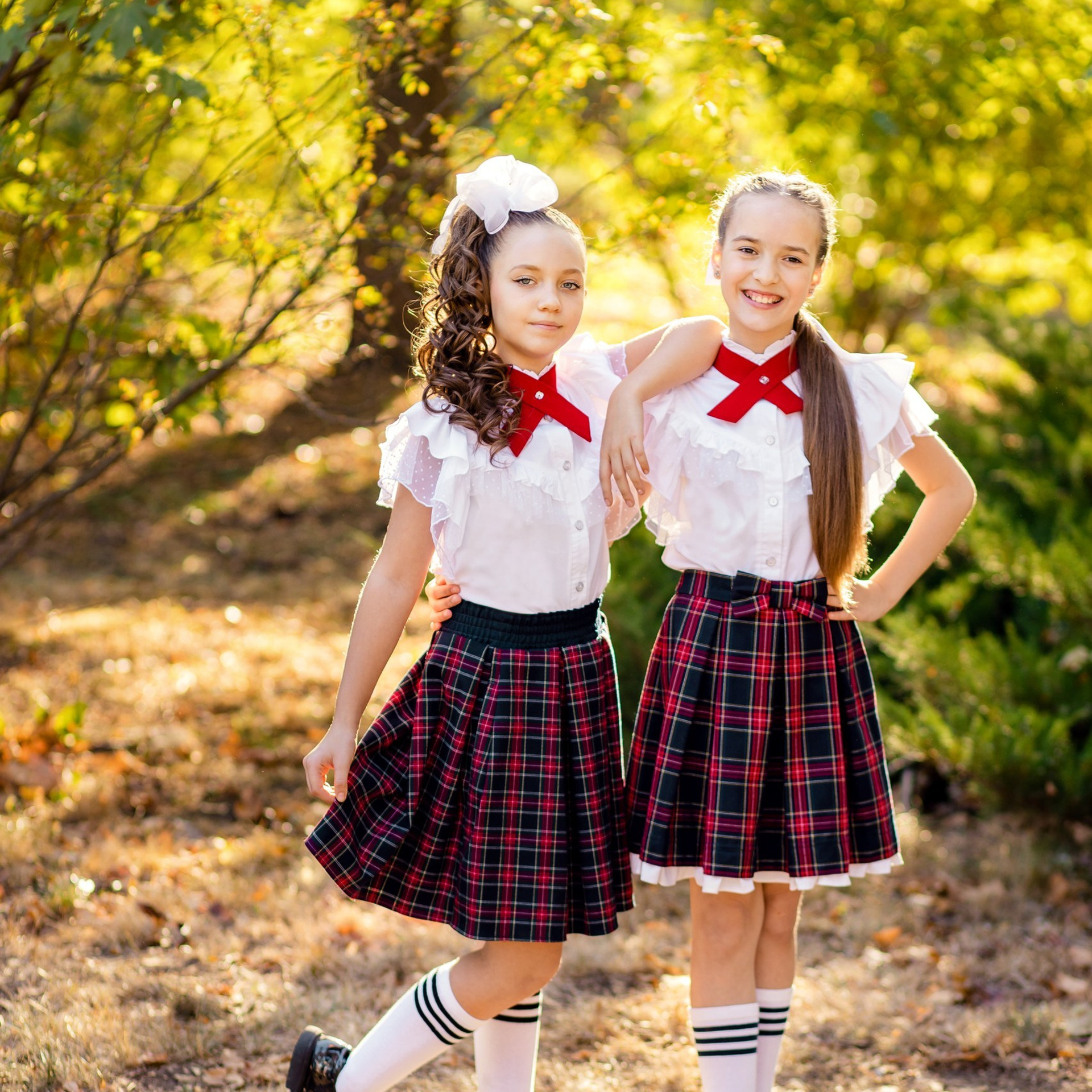 Фотосессия 4 класса на улице осенью для выпускного альбома Краснодар