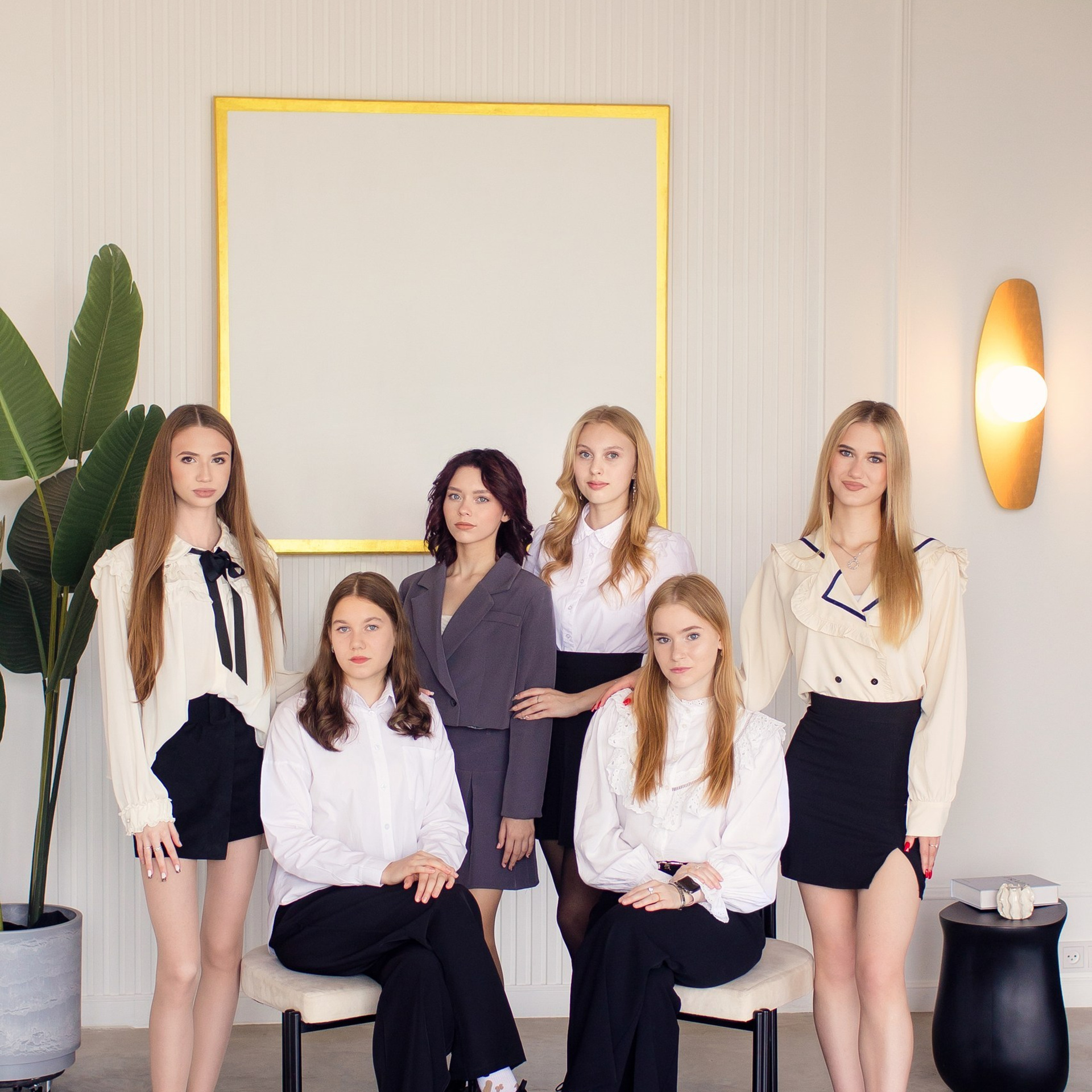 Групповая фотосессия выпускников в студии для альбома Краснодар