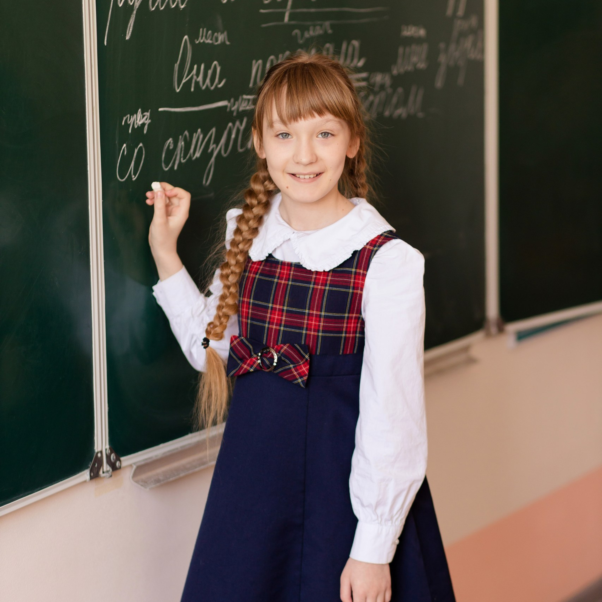 Выпускные альбомы для 4 класса в Краснодаре — съёмка и дизайн фотокниг. Выпускные альбомы для школ и детских садов в Краснодаре — фотосъёмка и фотокниги для выпускников