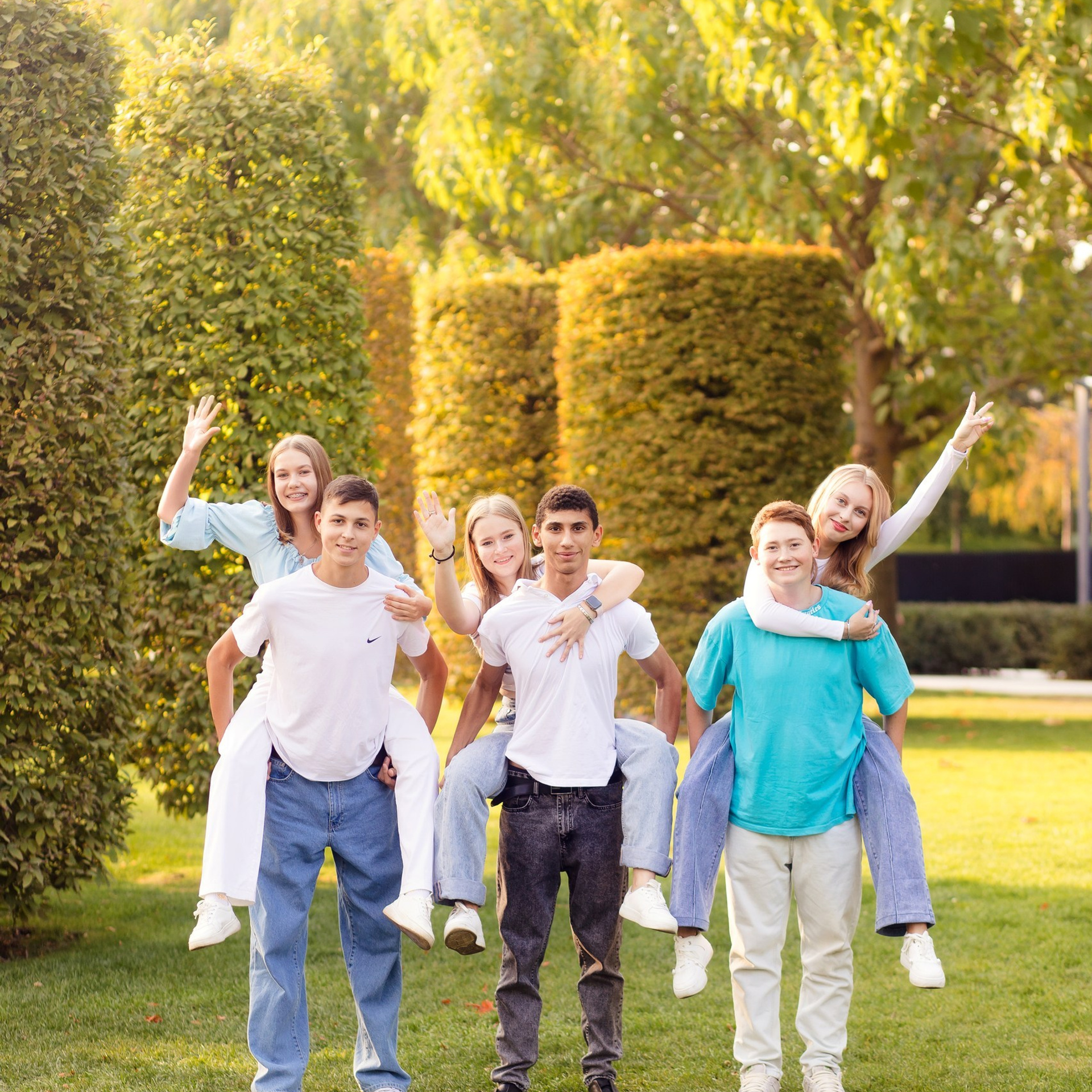 Фотосессия школьников на природе для выпускного альбома Краснодар