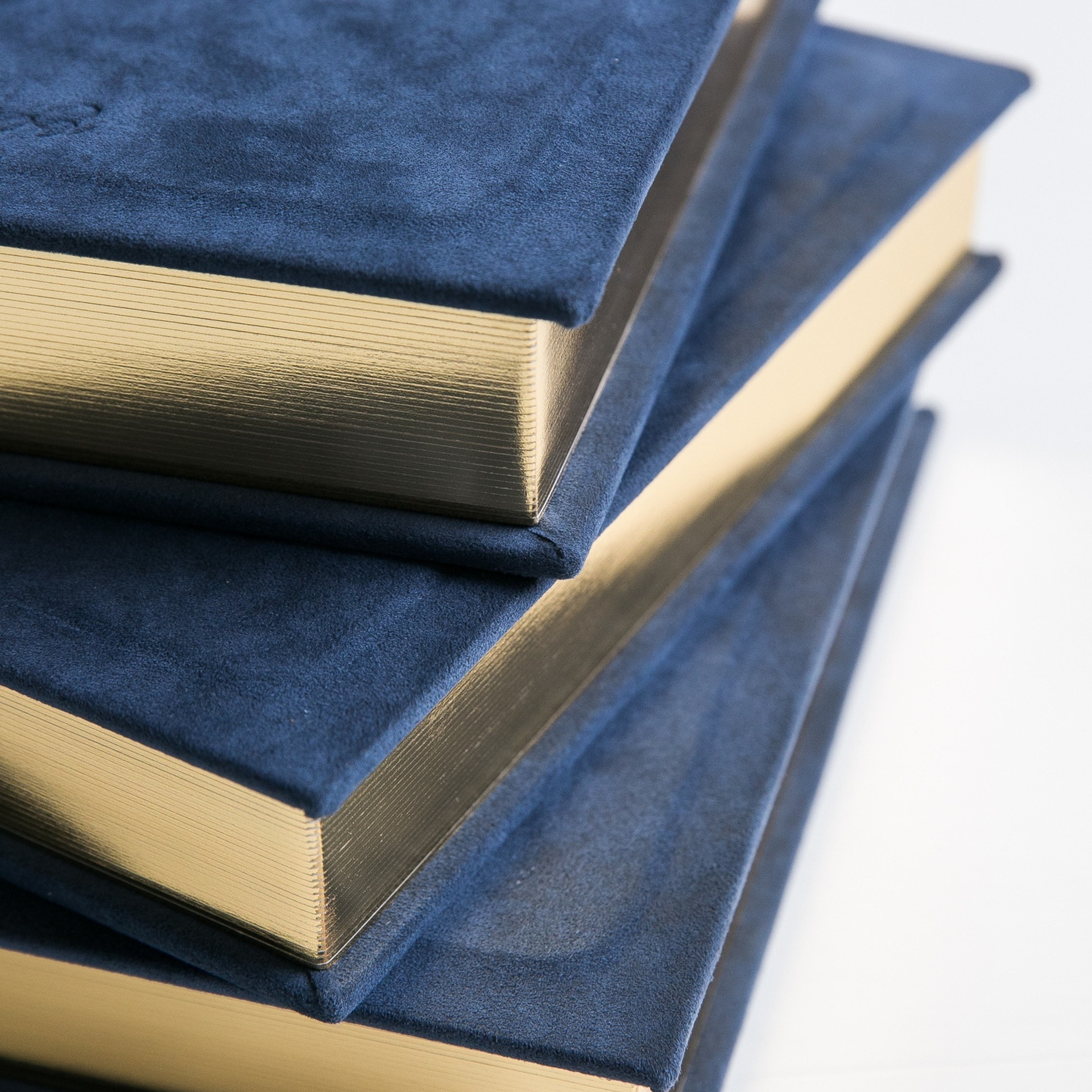 Дорогие, качественные фотокниги из кожи и алькантаре на заказ. Семейный и свадебный фотограф в Санкт-Петербурге Таша Семёнова