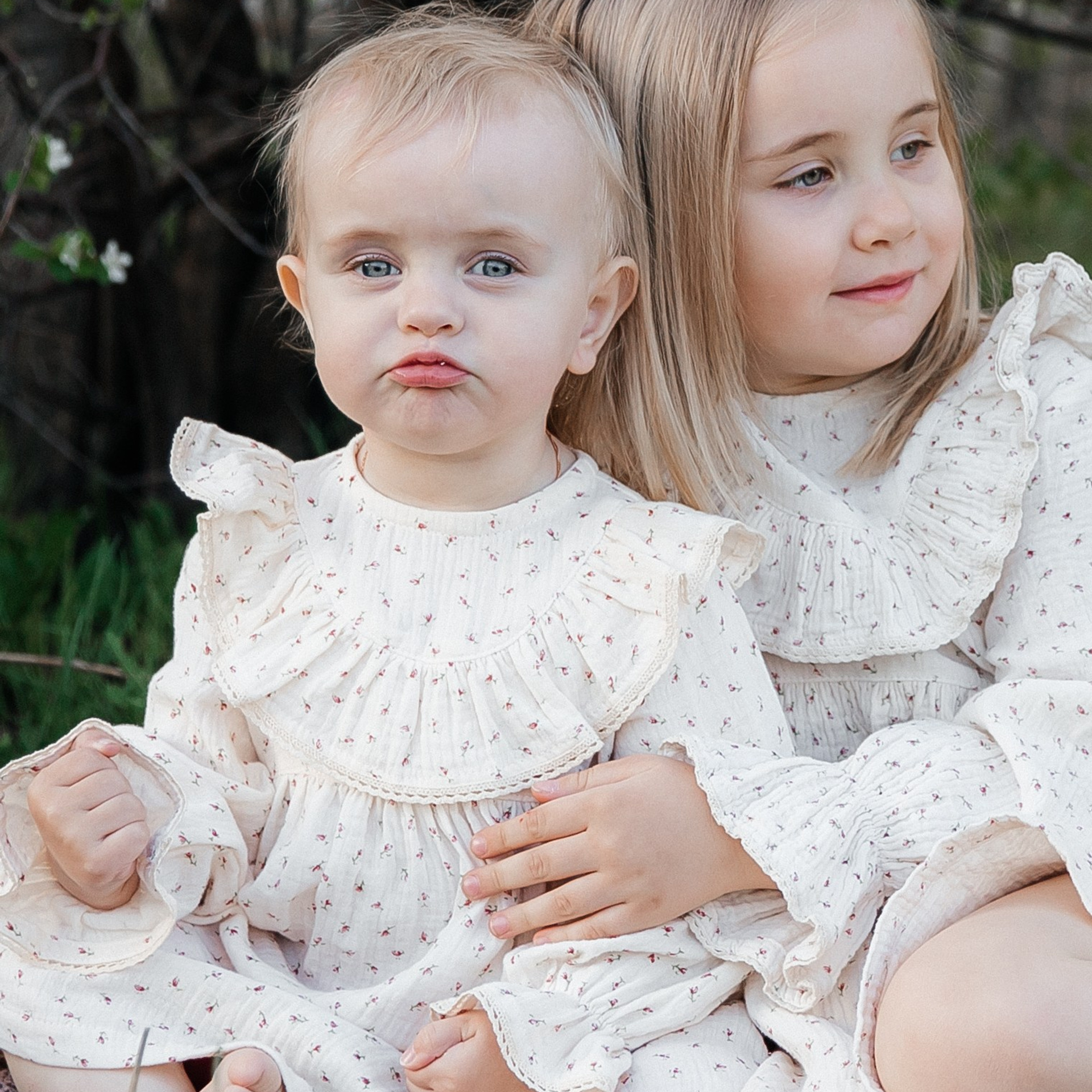 Катя и Маша в вишне