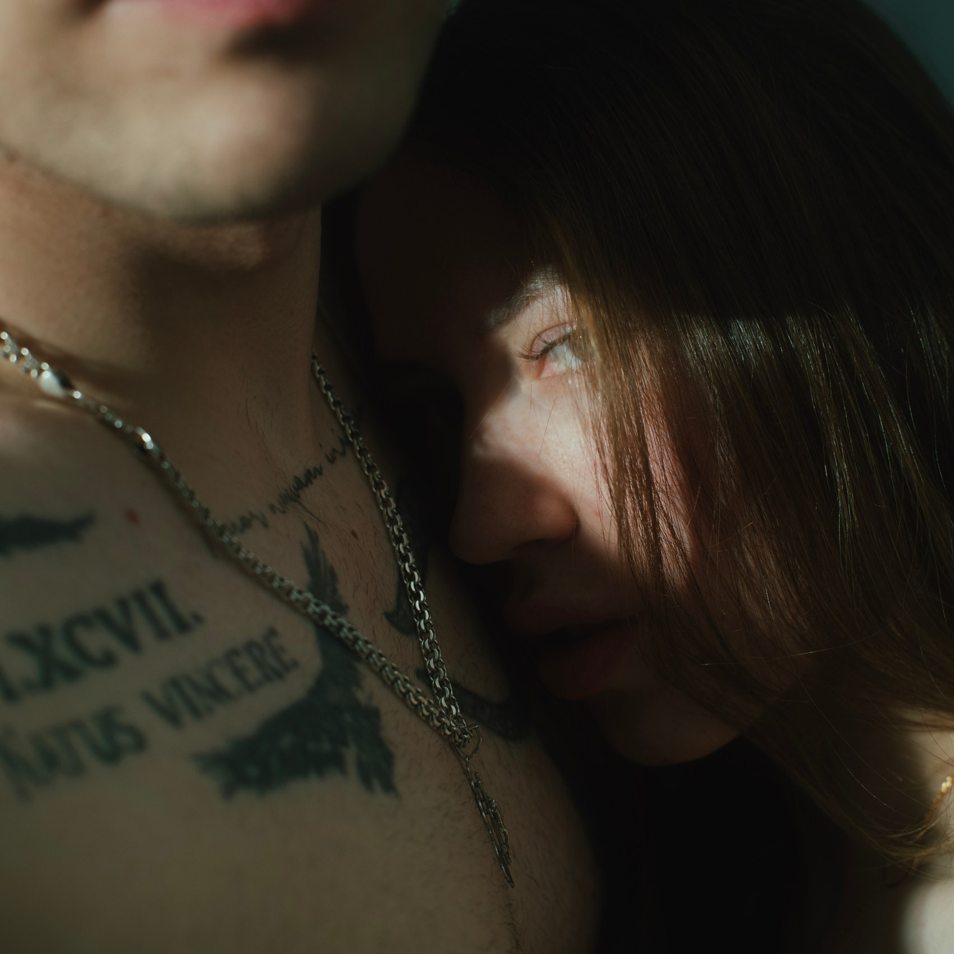 «Обнимай меня крепче»