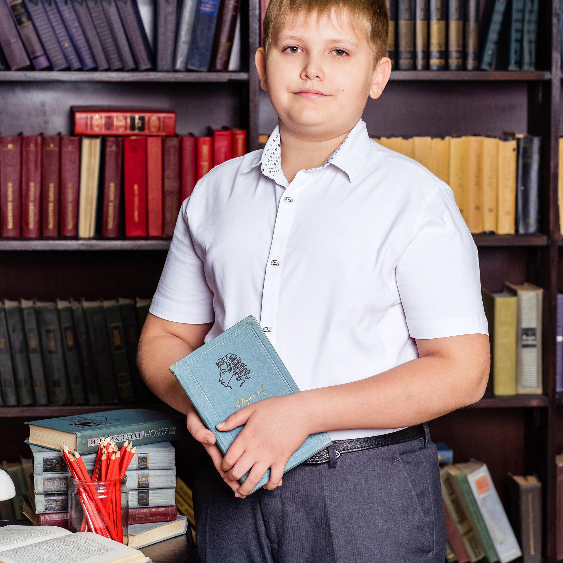 Съемка выпускного общая фотография портрет школьника фотокнига. Выпускные альбомы в Новороссийске и Краснодарском крае