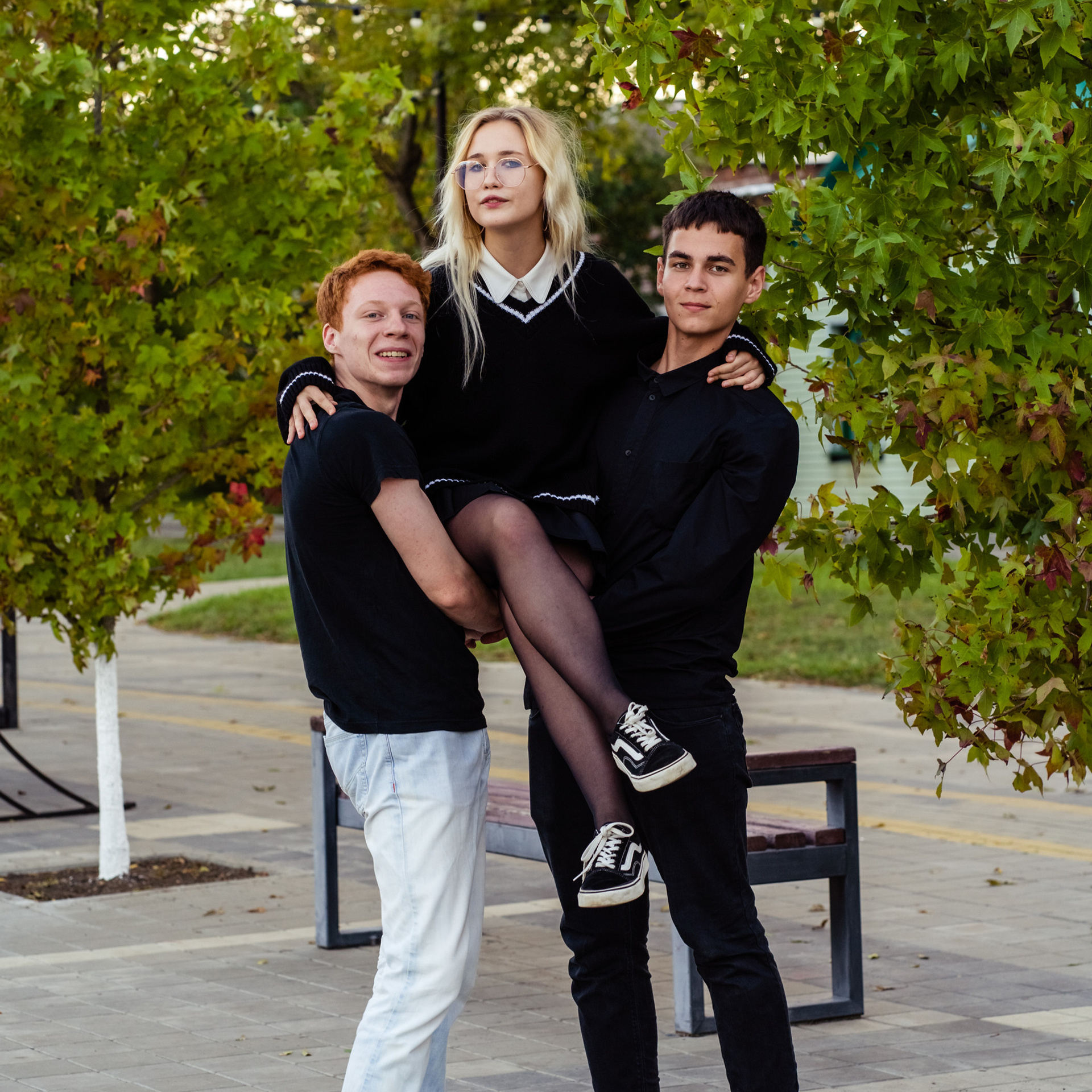 Съемка выпускного общая фотография портрет школьника фотокнига. Выпускные альбомы в Новороссийске и Краснодарском крае