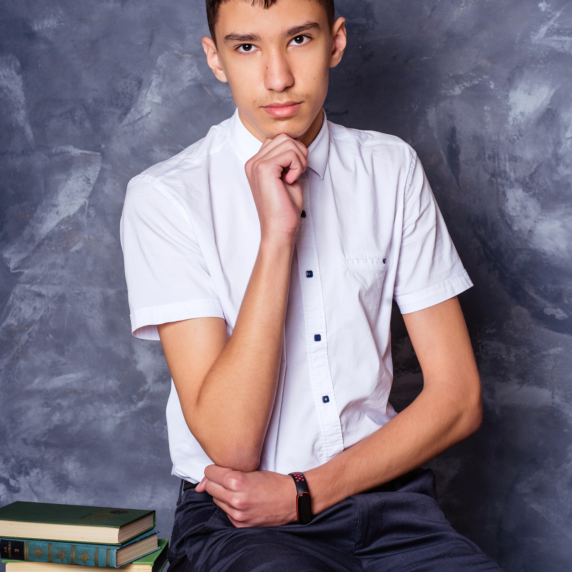 Съемка выпускного общая фотография портрет школьника фотокнига. Выпускные альбомы в Новороссийске и Краснодарском крае