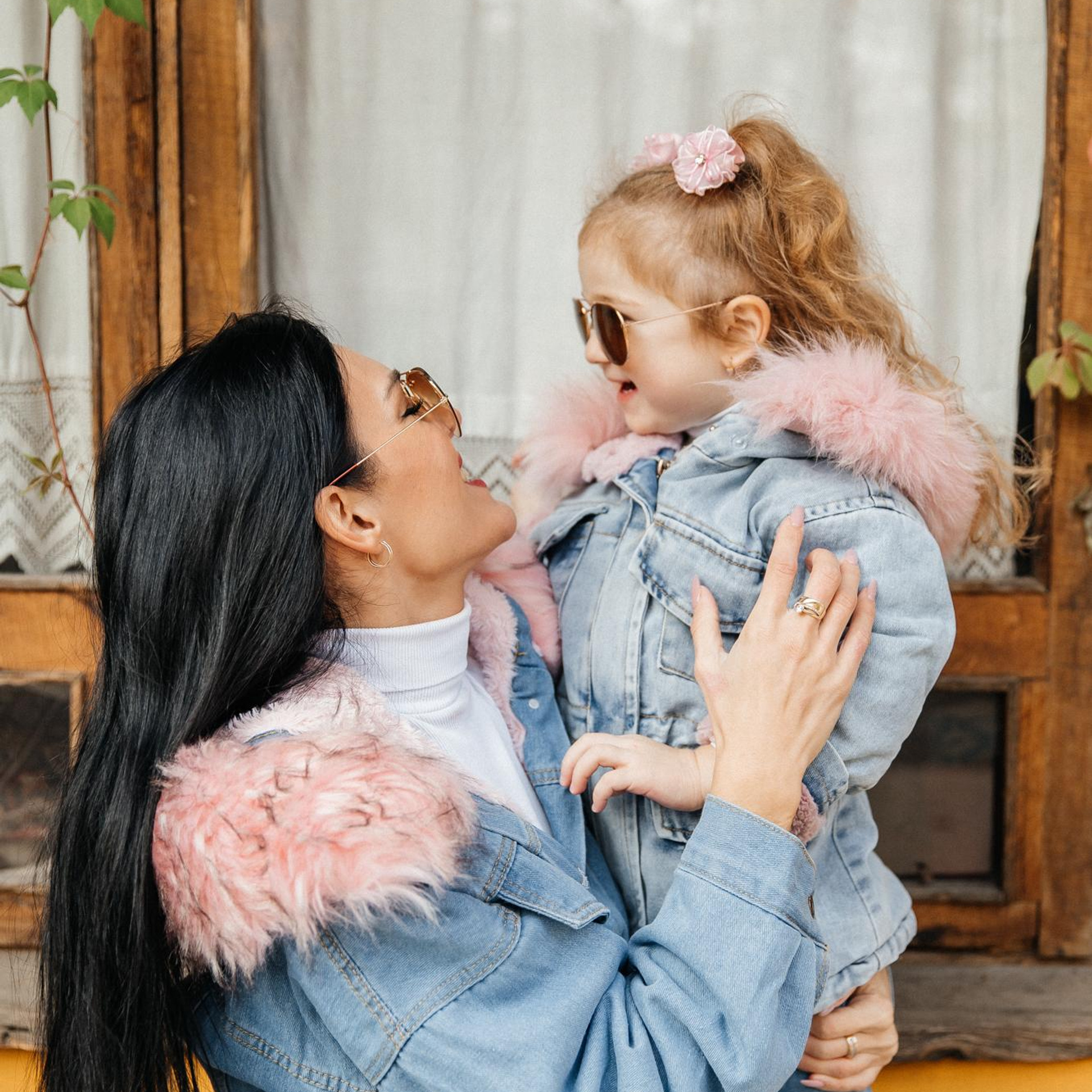 Мама с дочкой