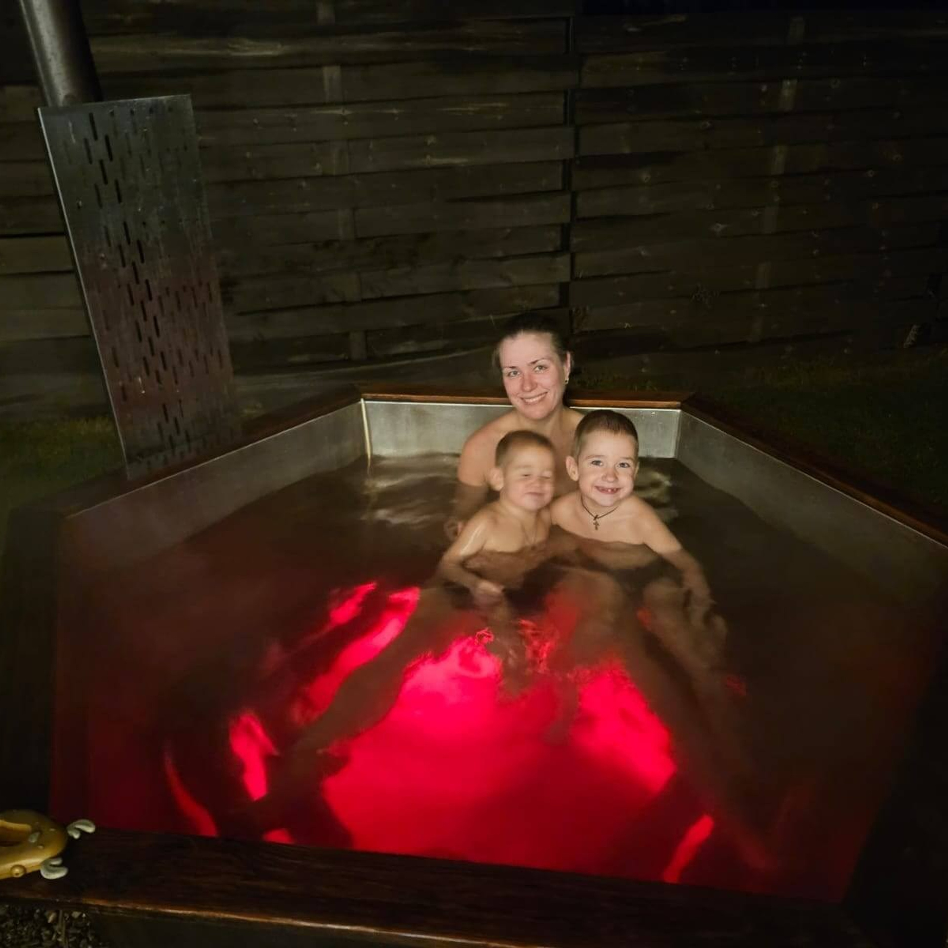 Треугольный коттедж на 6 человек с чаном и баней — Афрейм в подмосковье в аренду