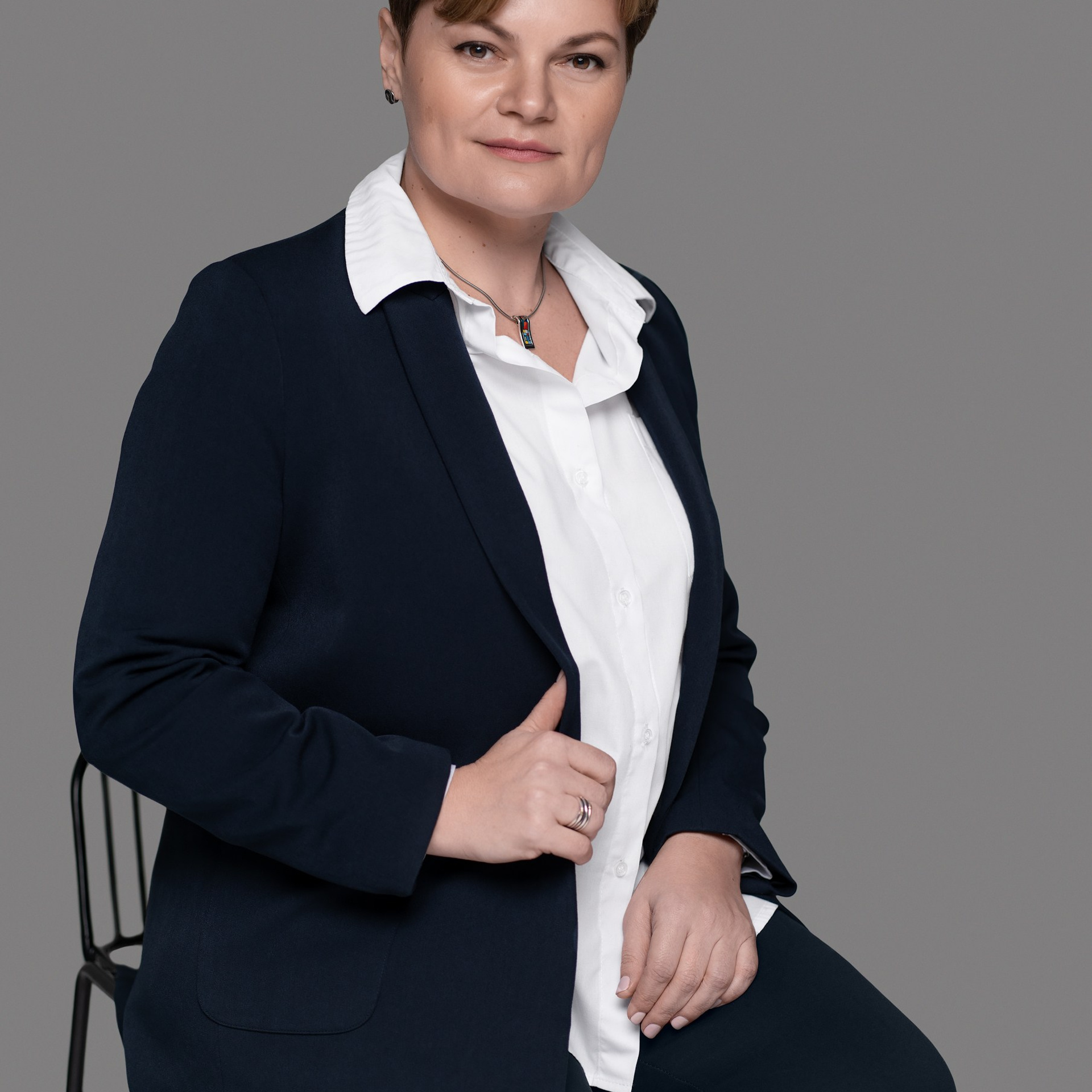 Базовая ретушь + Замена цвета брюк