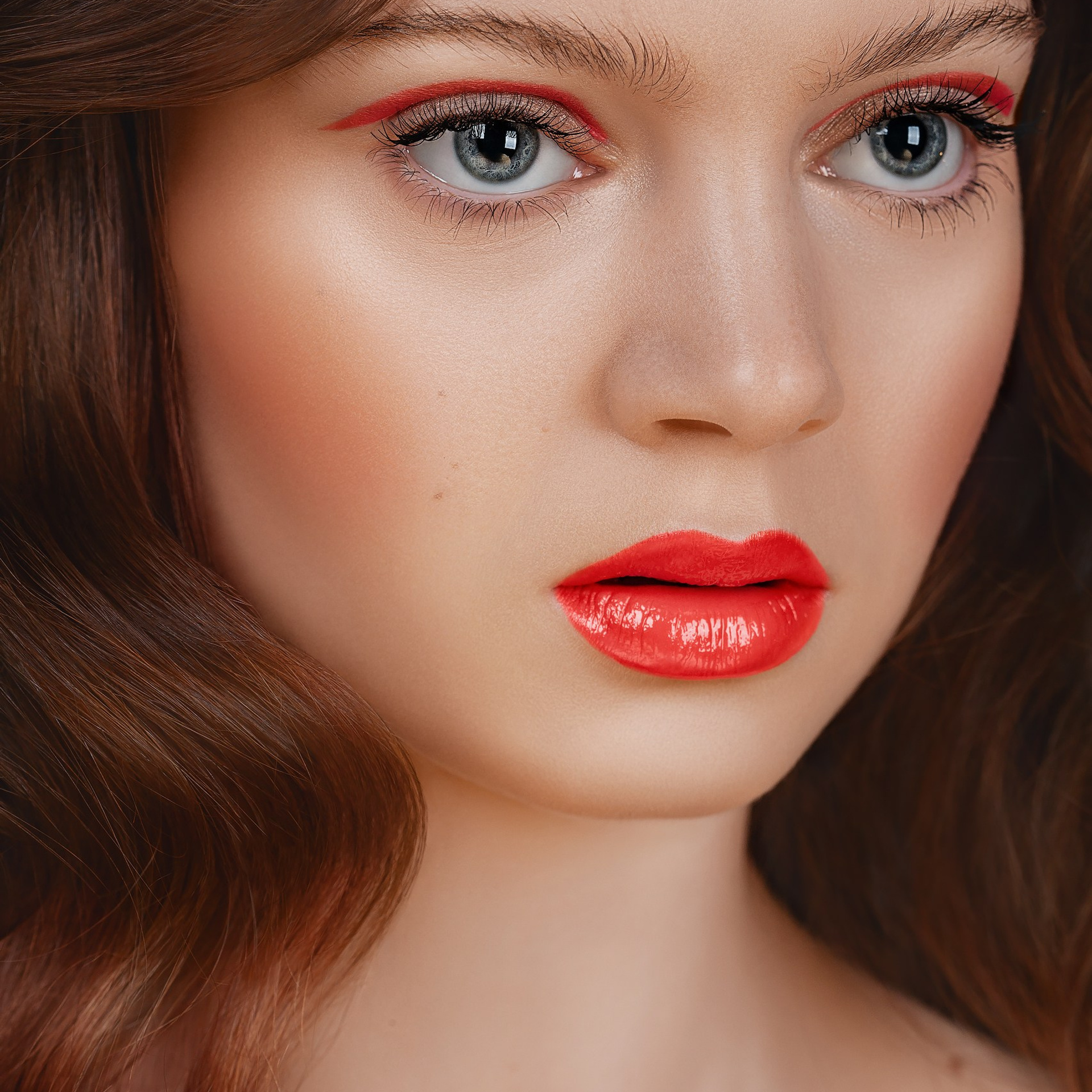 ГЛУБОКАЯ РЕТУШЬ (БЬЮТИ портрет / Hi — End ретушь)